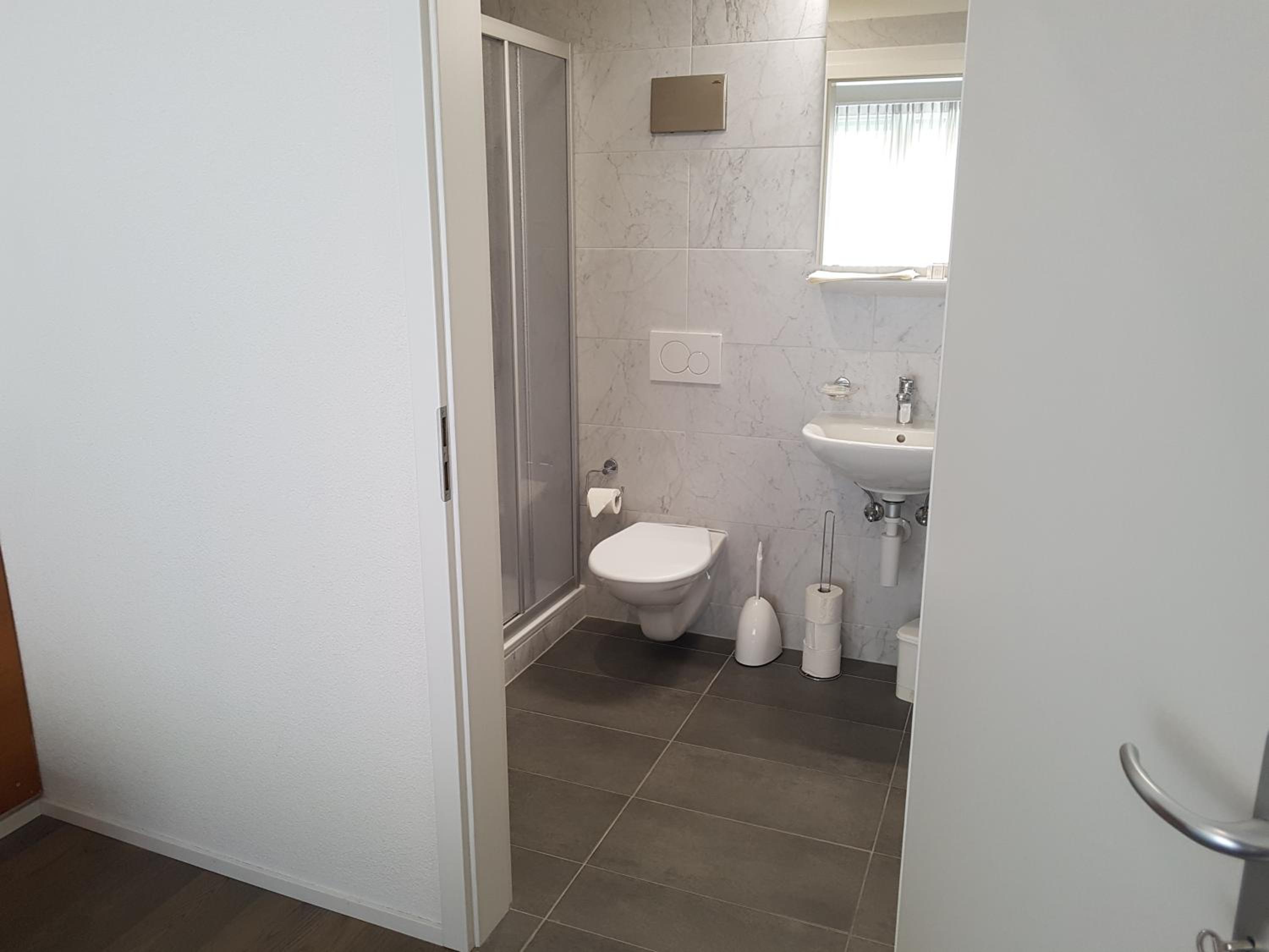 Twin Room - Photo 2