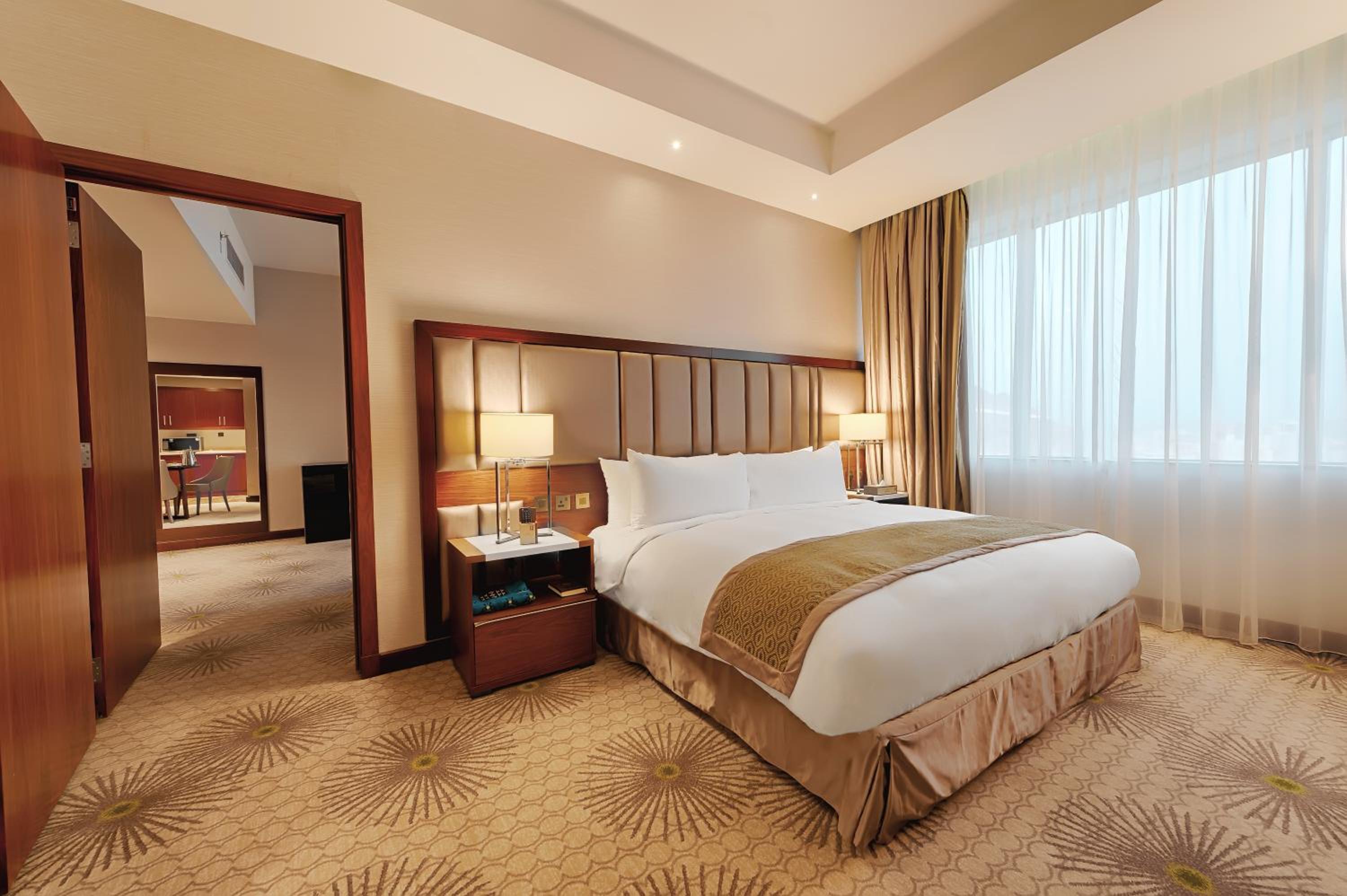 Ambassador Suite - Photo 2