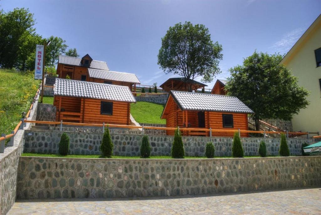 Bungalow with Mountain View