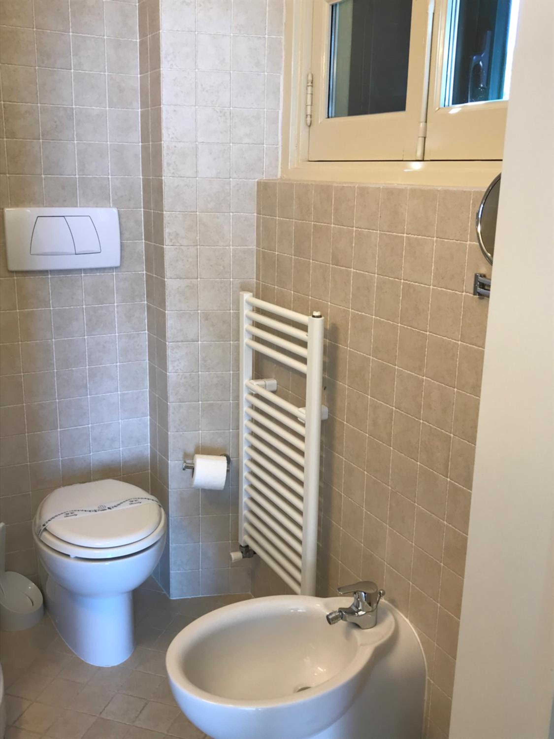 Double Room - Photo 18
