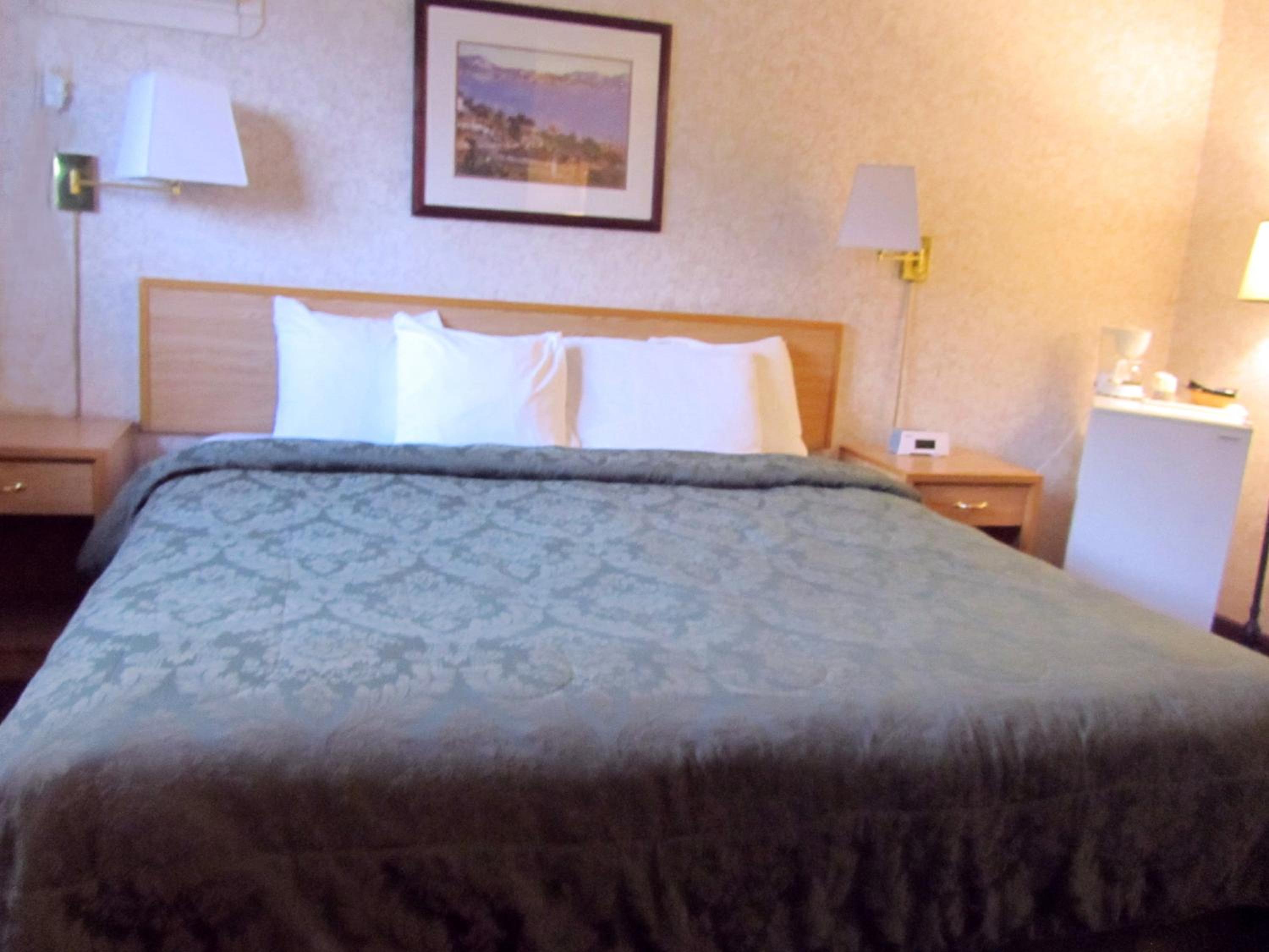 Double Room with One Queen and One Double Bed - Non-Smoking