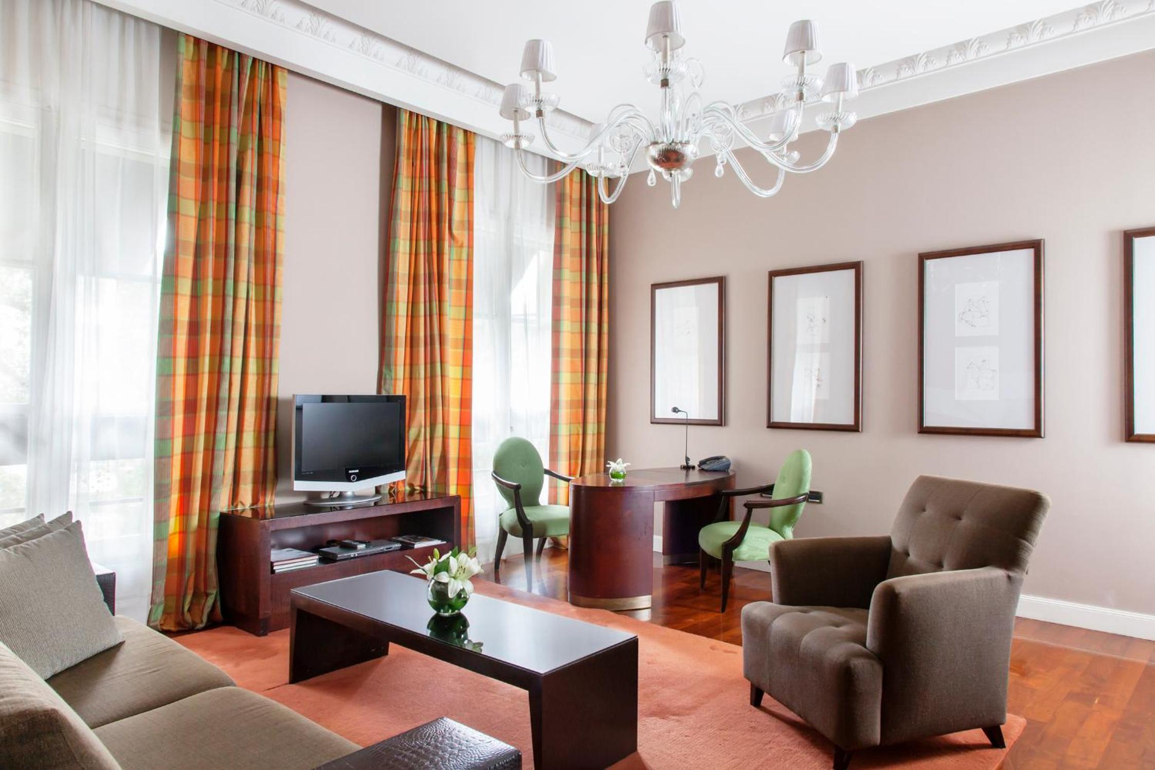 Executive Suite thumbnail 5