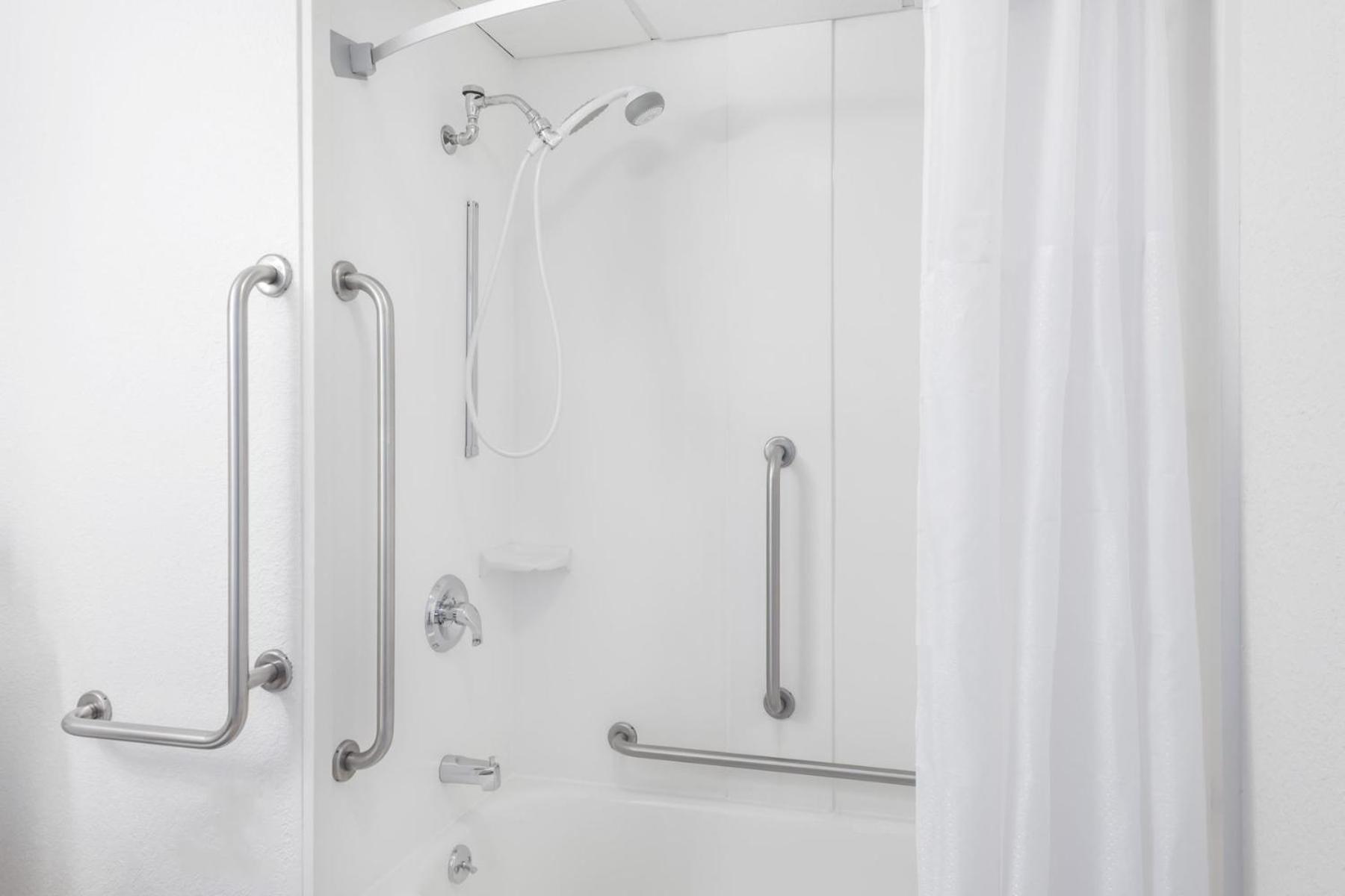 Deluxe Double Room - Mobility Access/Non-Smoking photo 3