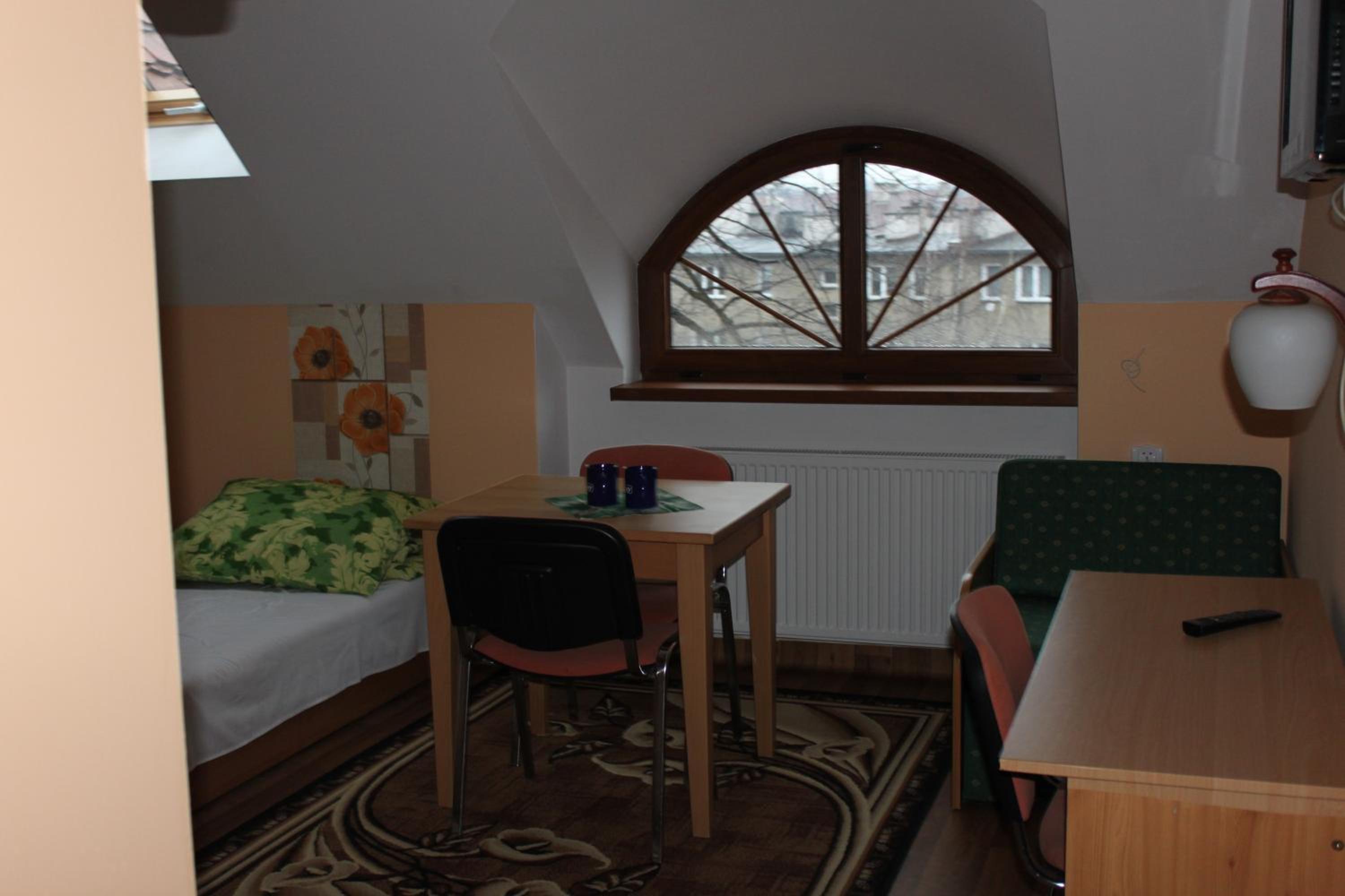 Triple Room with Bathroom - Photo 3