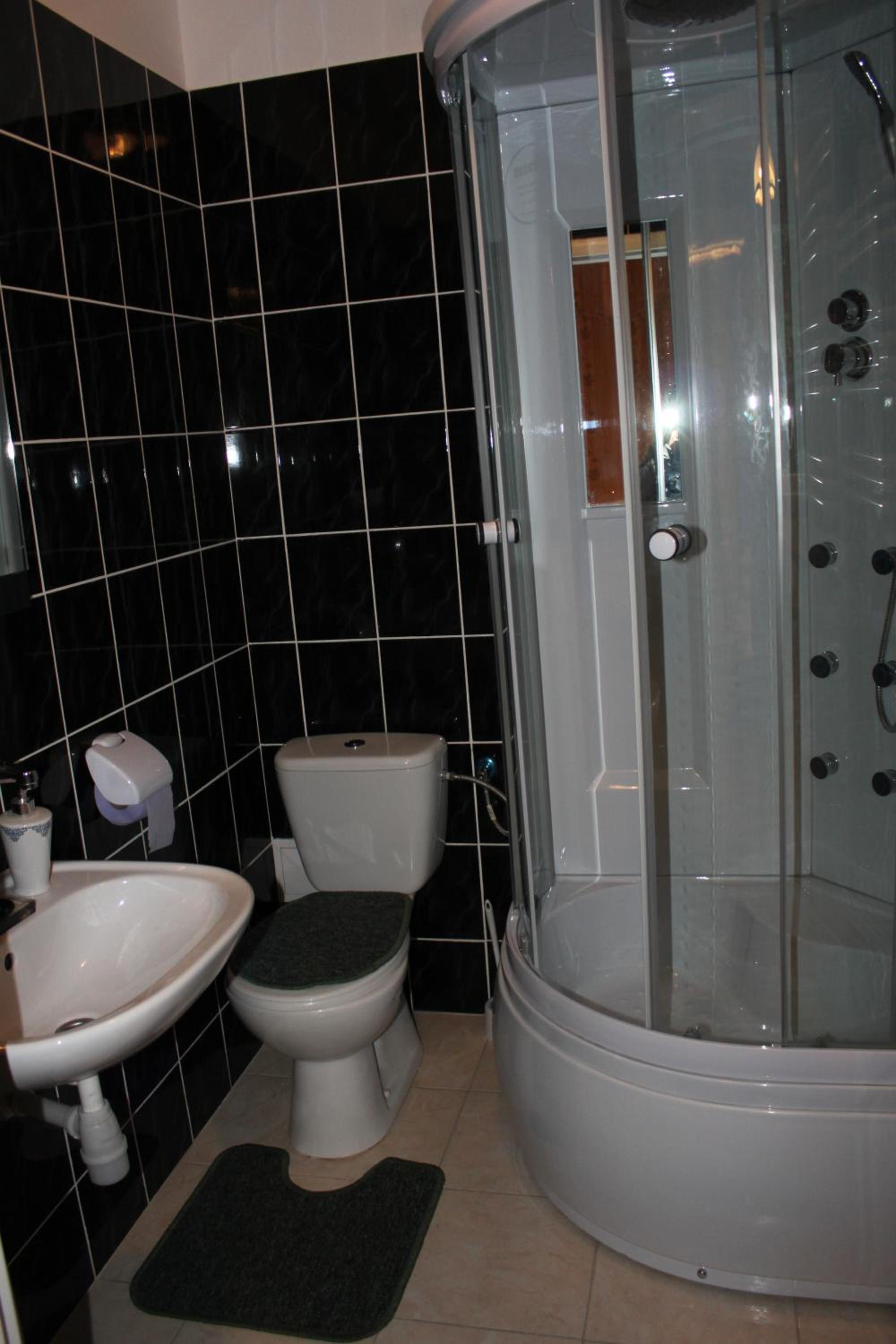 Triple Room with Bathroom - Photo 2