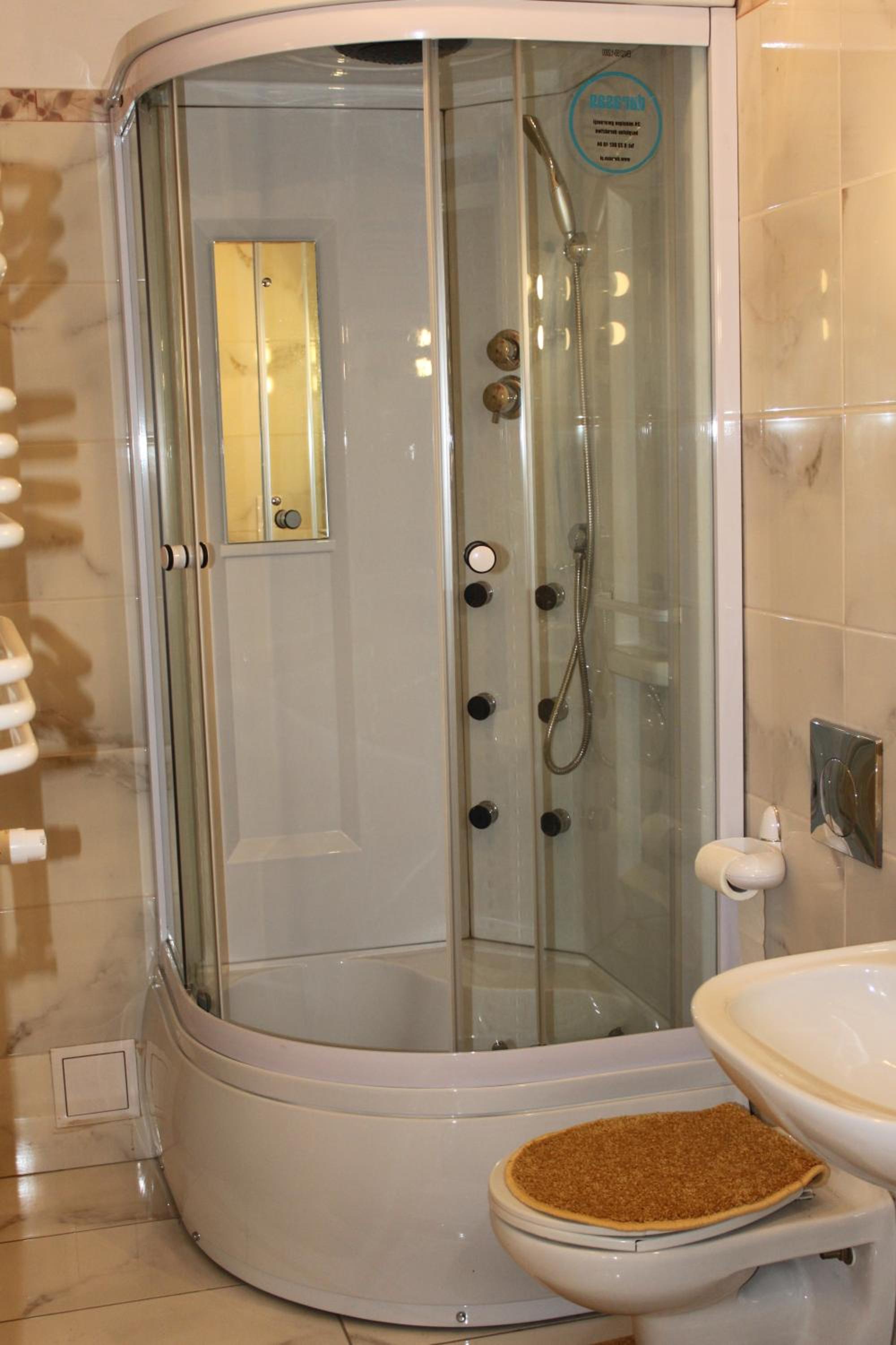 Quadruple Room with Private Bathroom - Photo 2