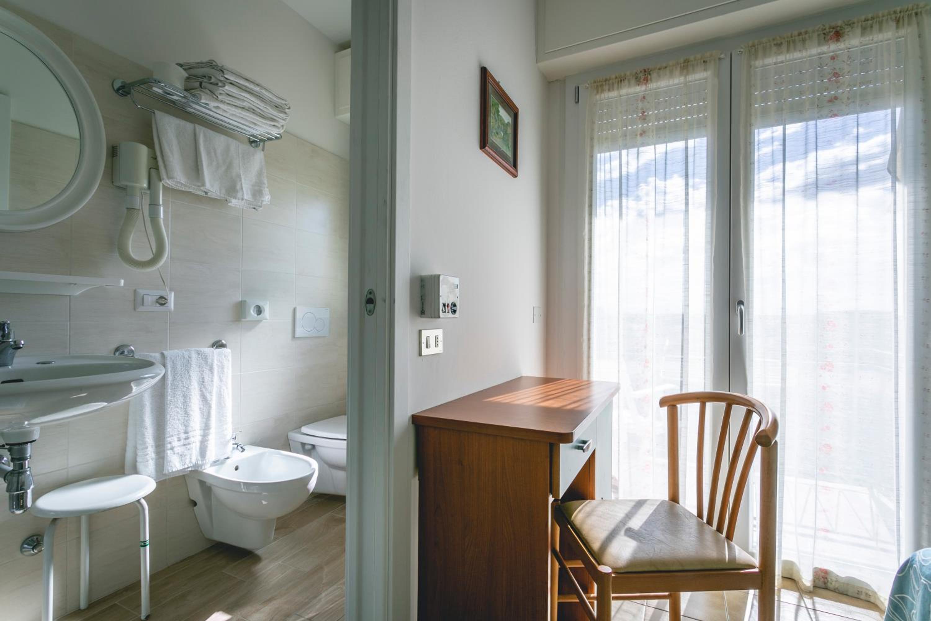 Triple Room with Balcony - Photo 4