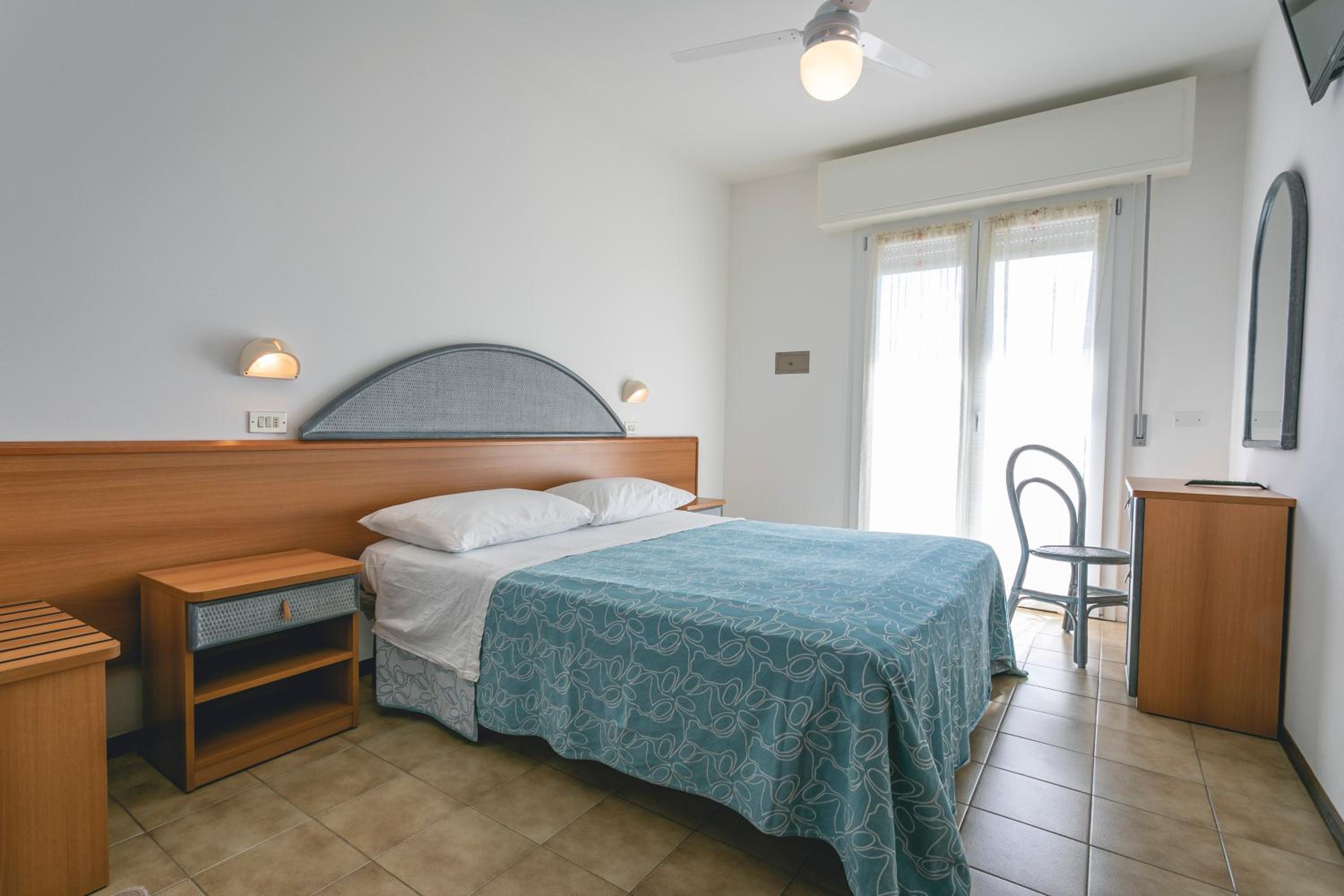 Double Room with Balcony - Photo 2