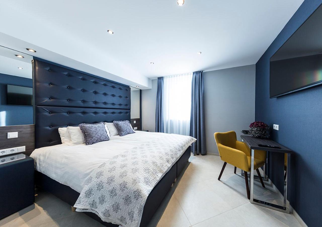 Double Room - Photo 7