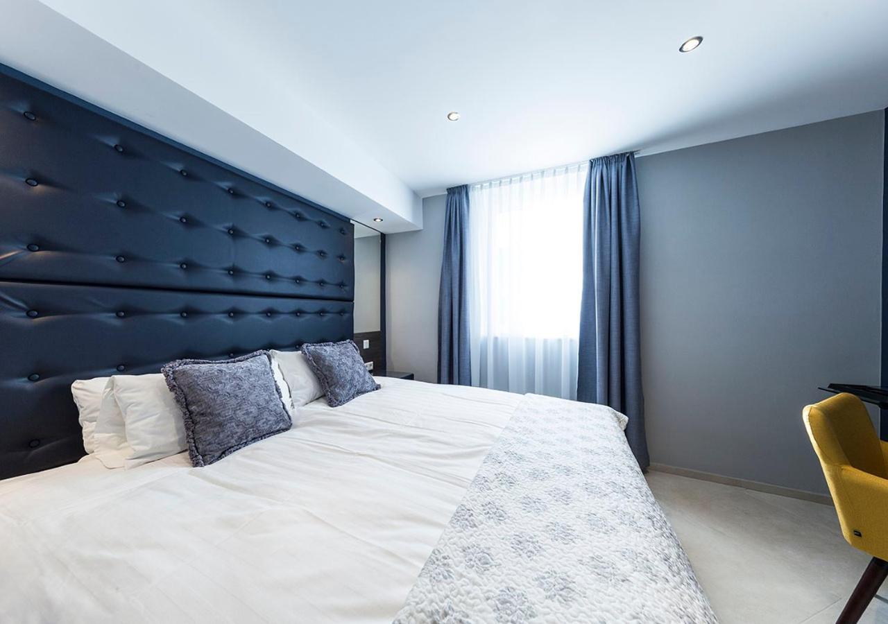 Double Room - Photo 9