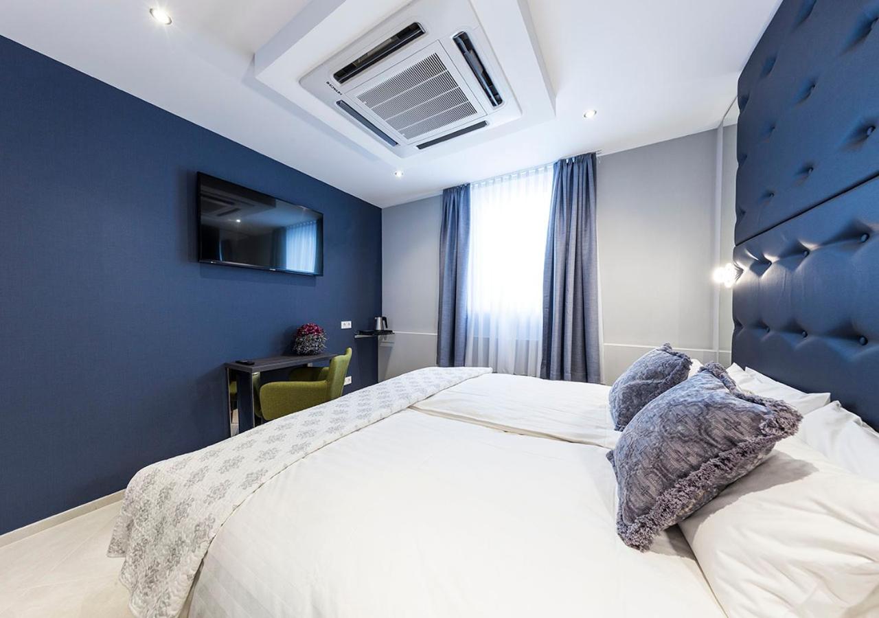 Double Room - Photo 8