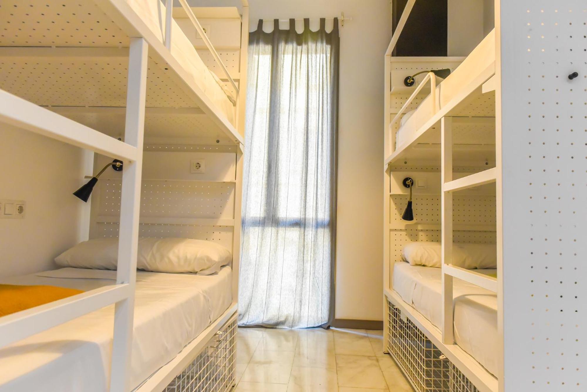 Cama en Dormitorio Mixto de 4 Camas con Baño Privado