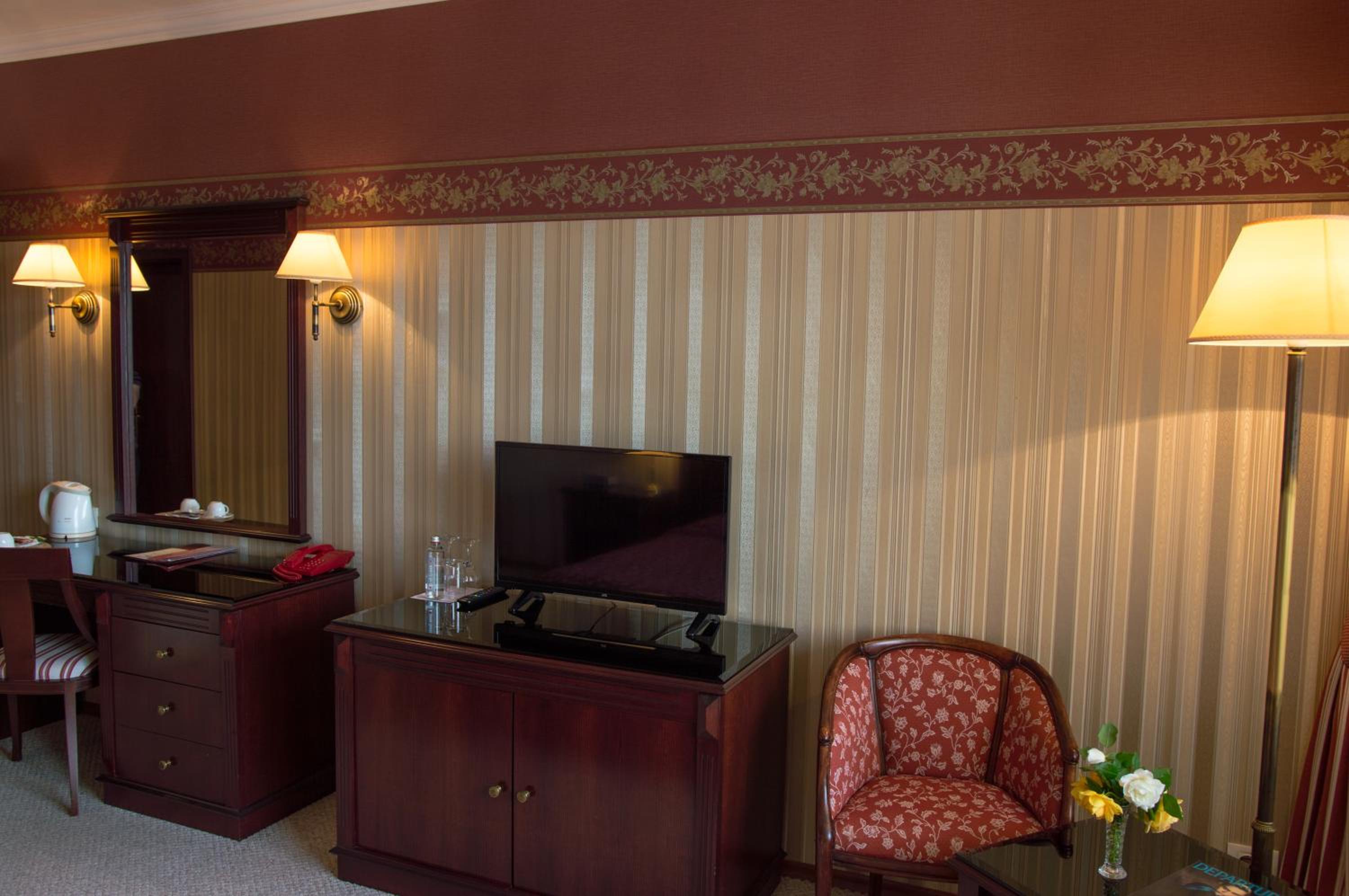 Deluxe Double Room - Photo 10