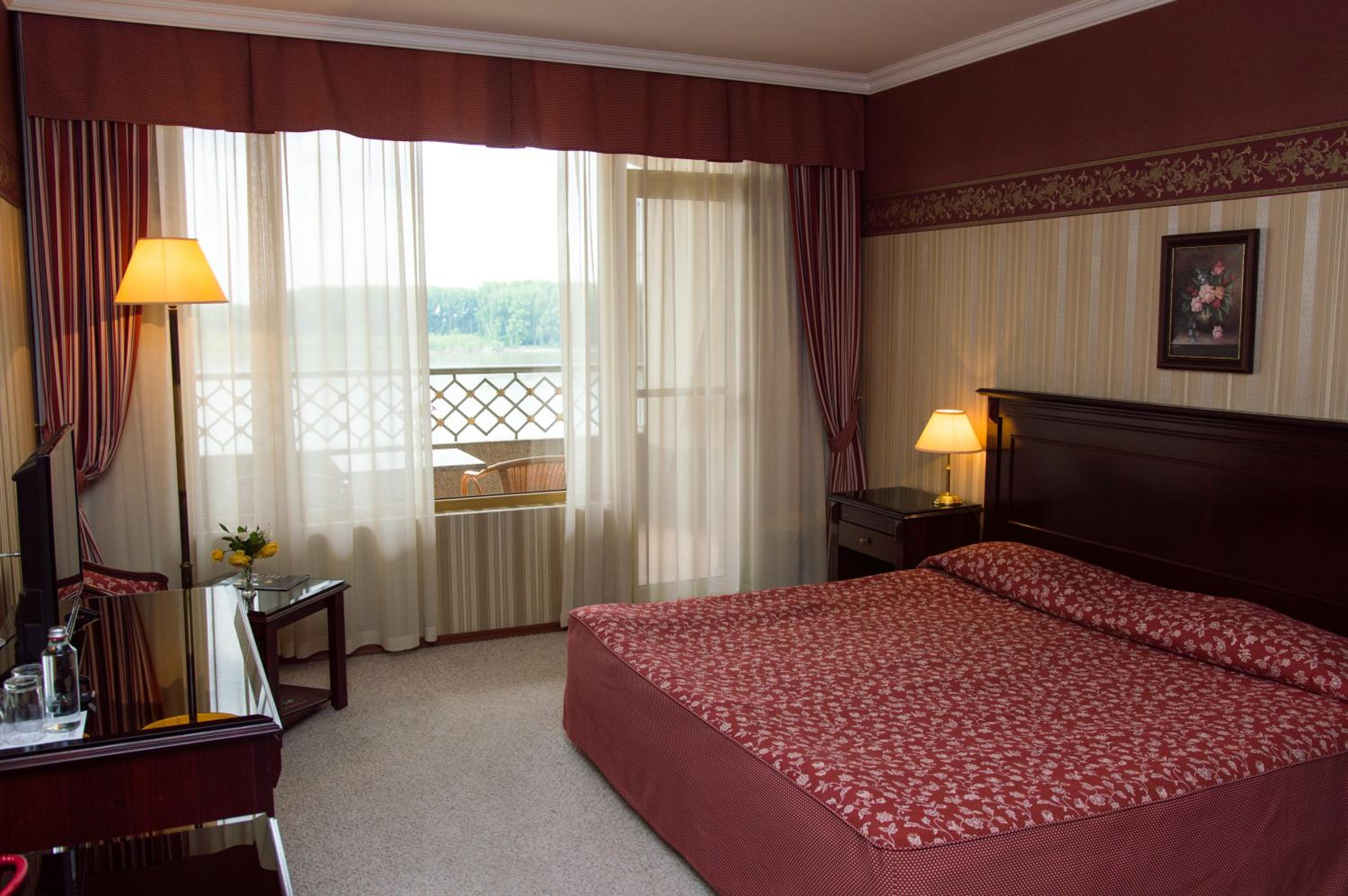 Deluxe Double Room - Photo 9