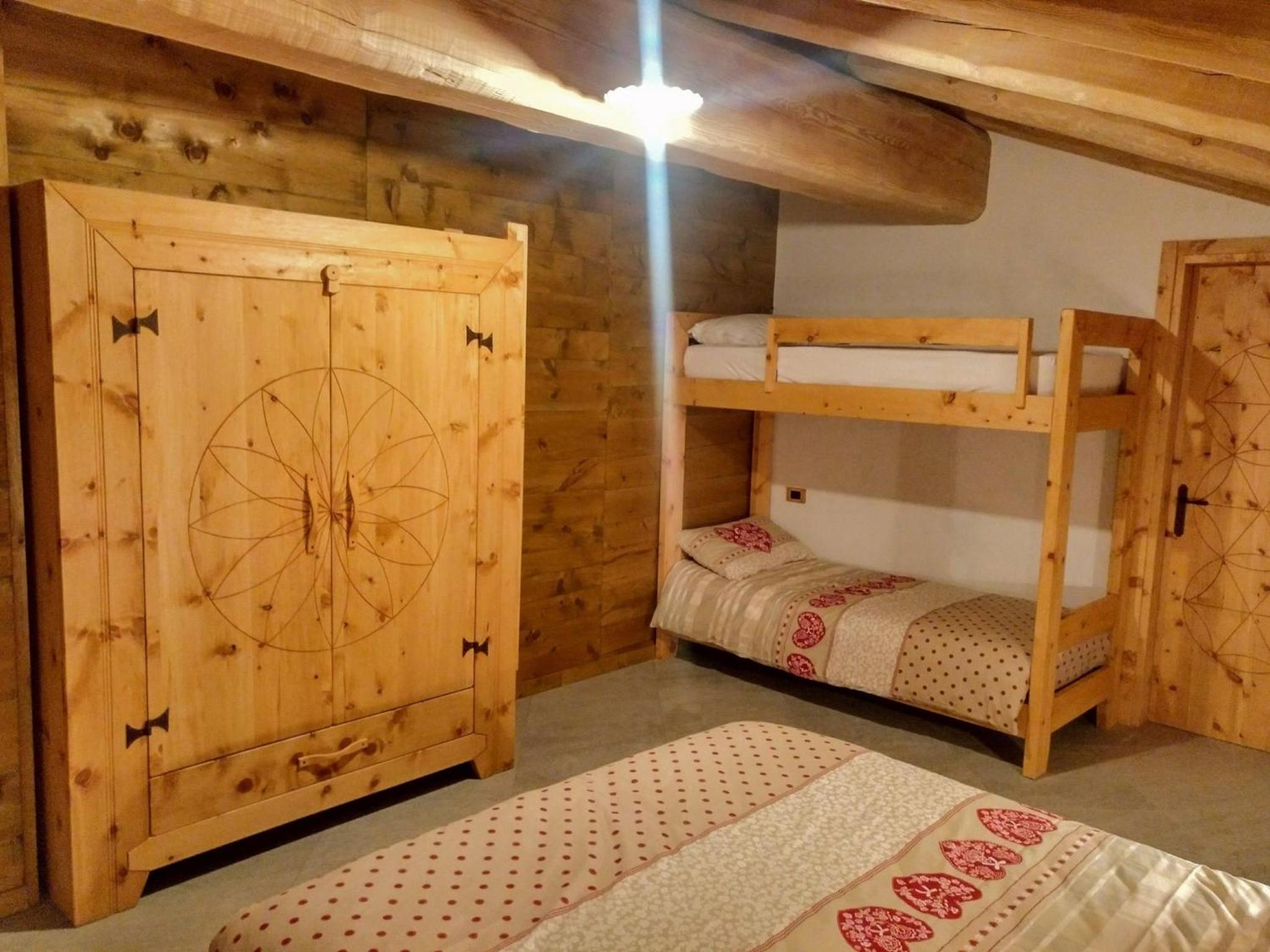 Quadruple Room with Private Bathroom - Photo 5