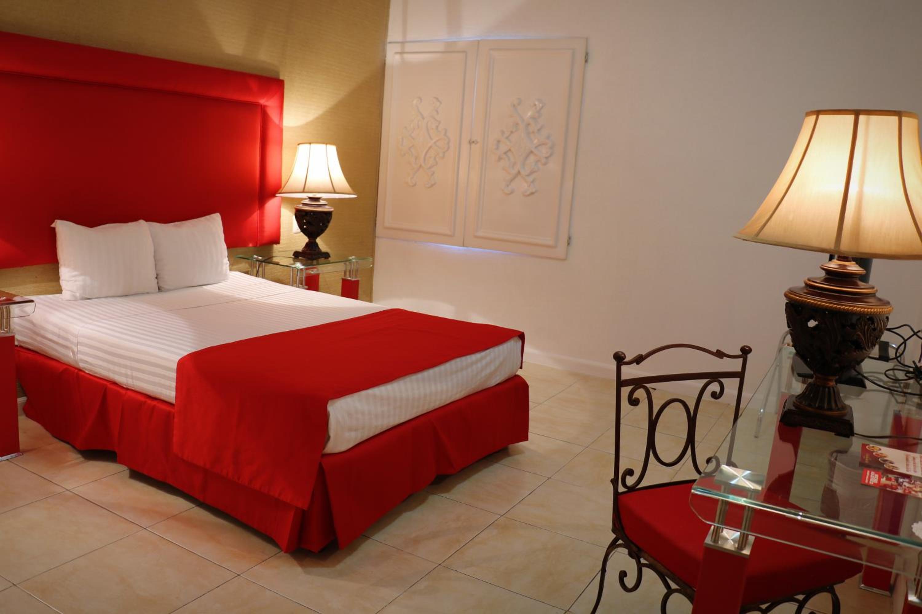 Standard King Room - Photo 8
