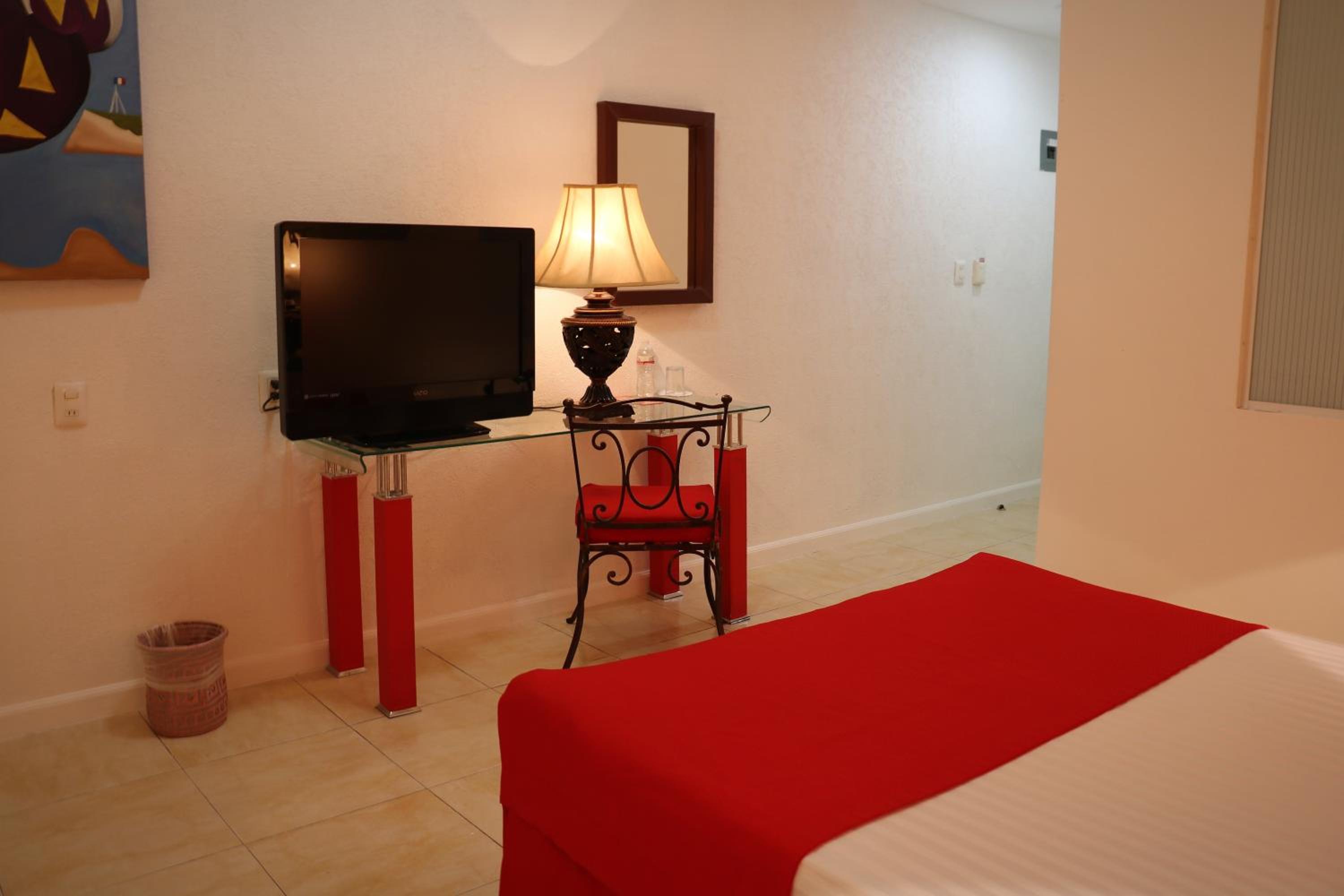 Standard King Room - Photo 7