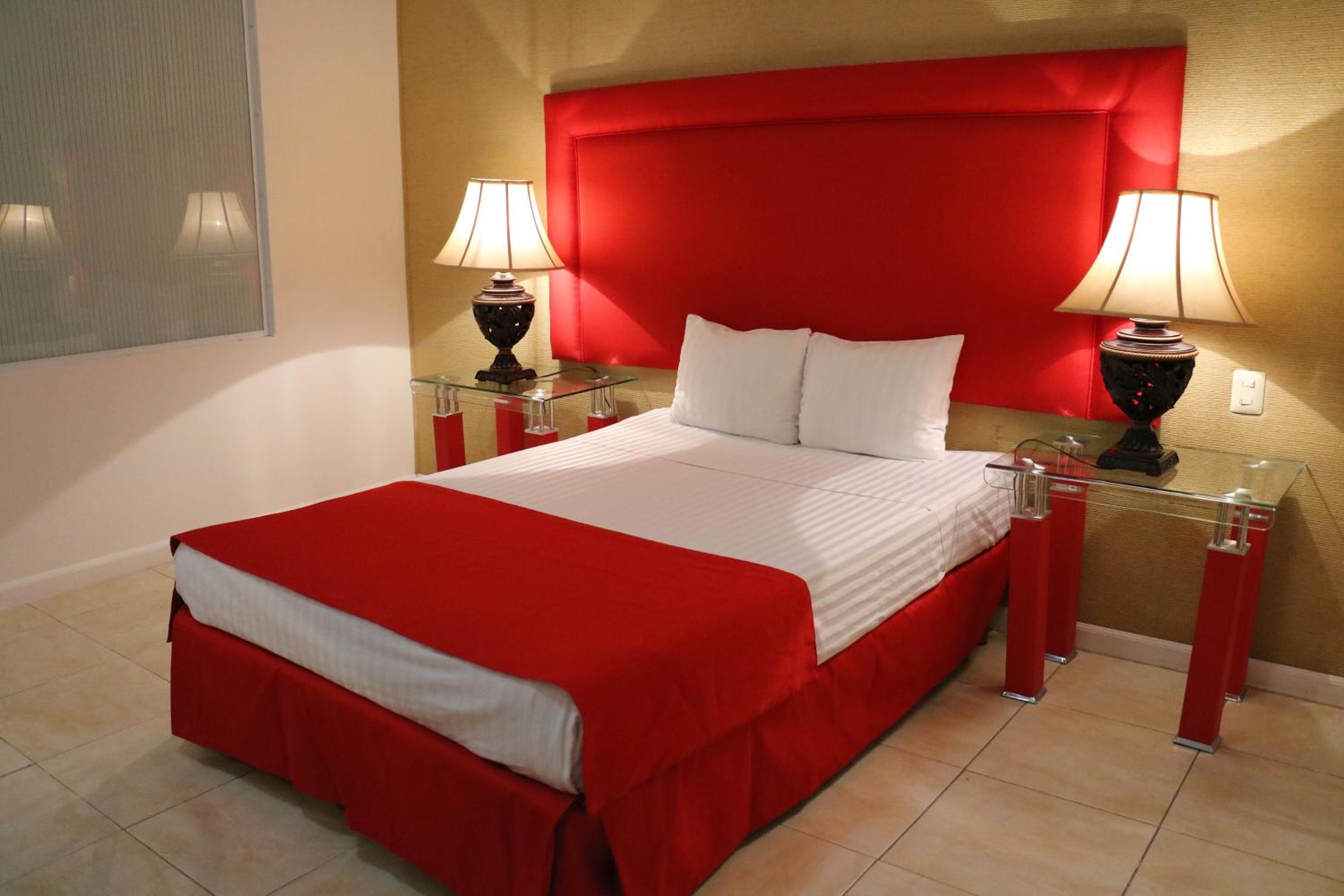 Standard King Room - Photo 6