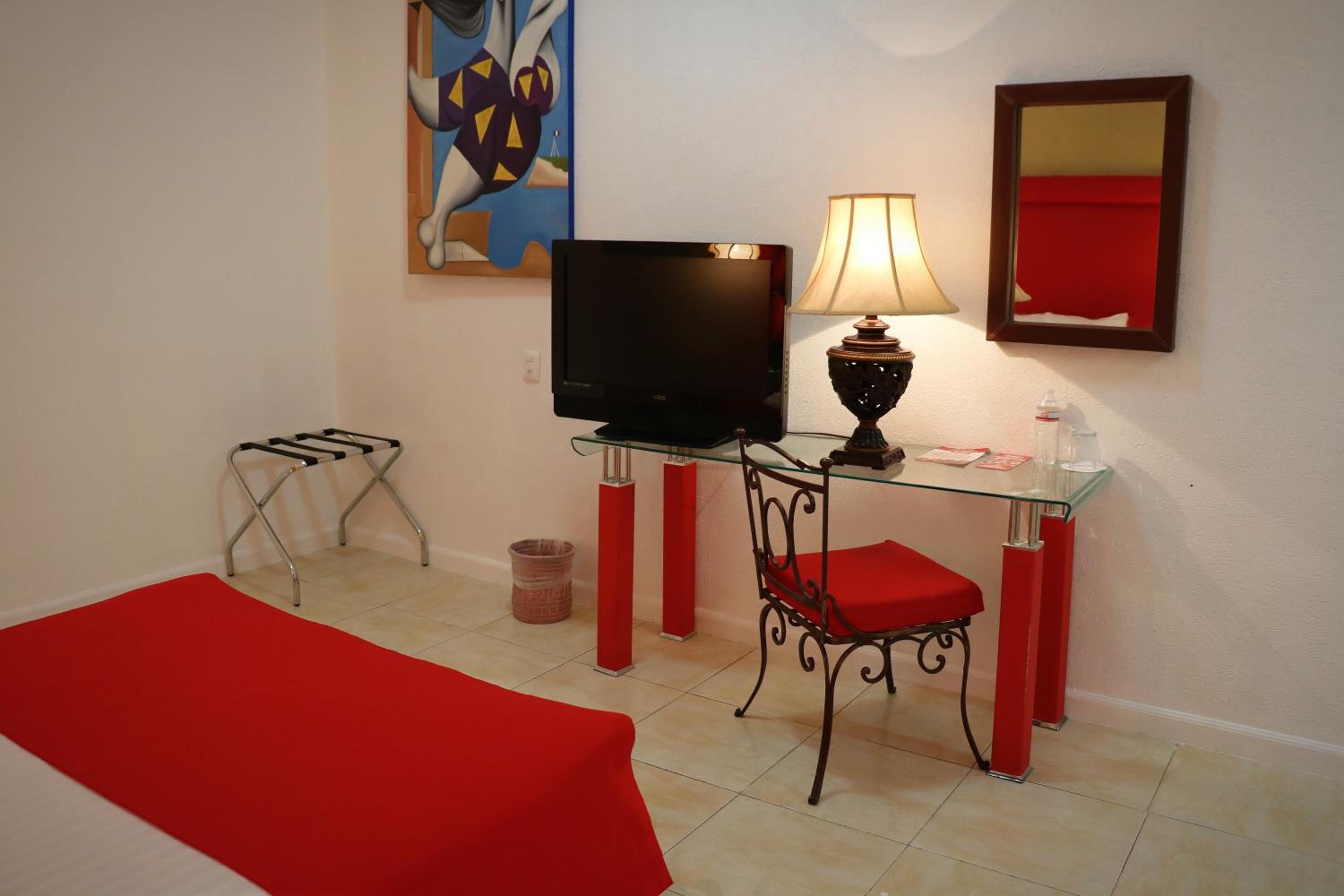 Standard King Room - Photo 5
