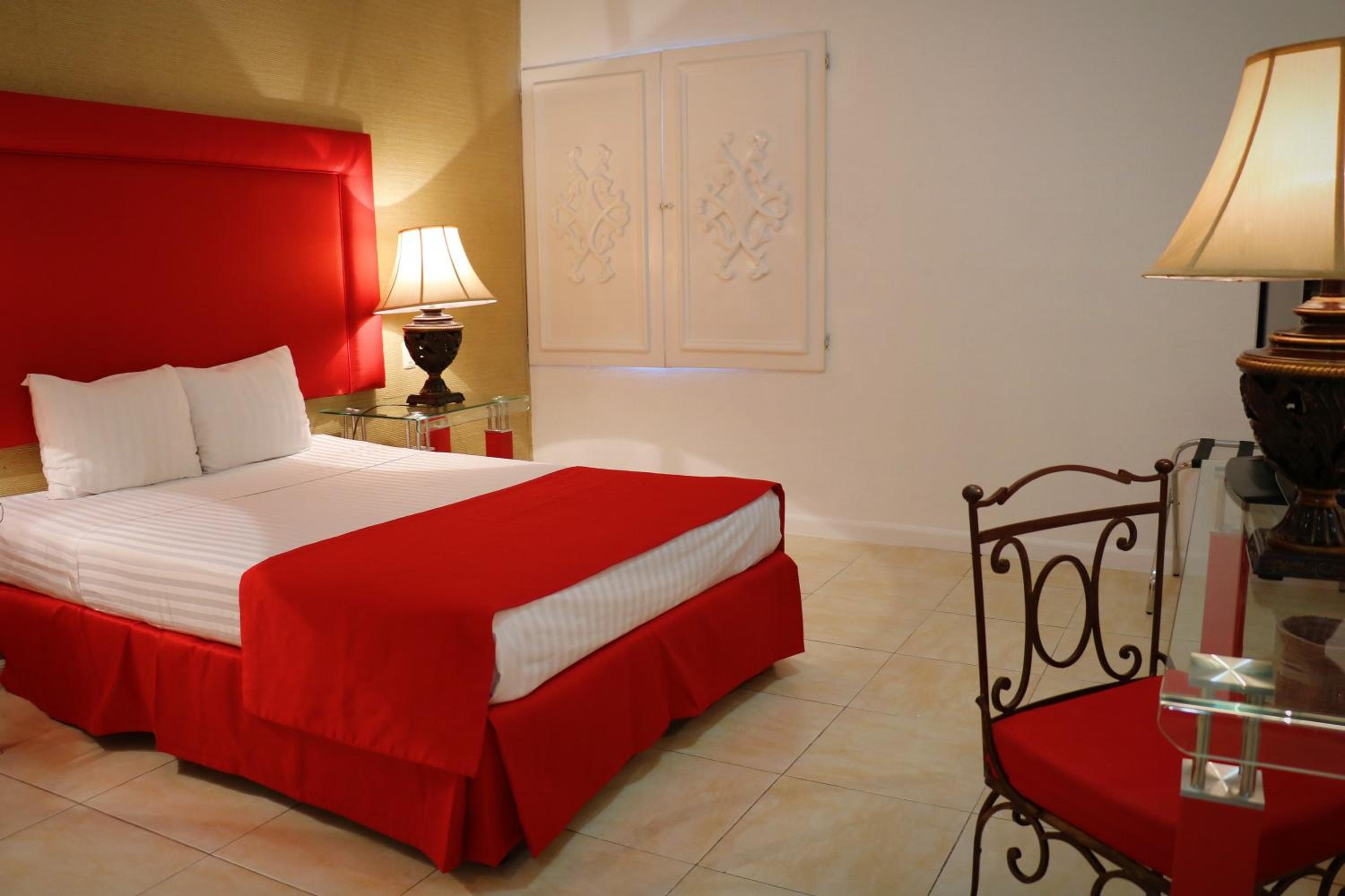 Standard King Room - Photo 4