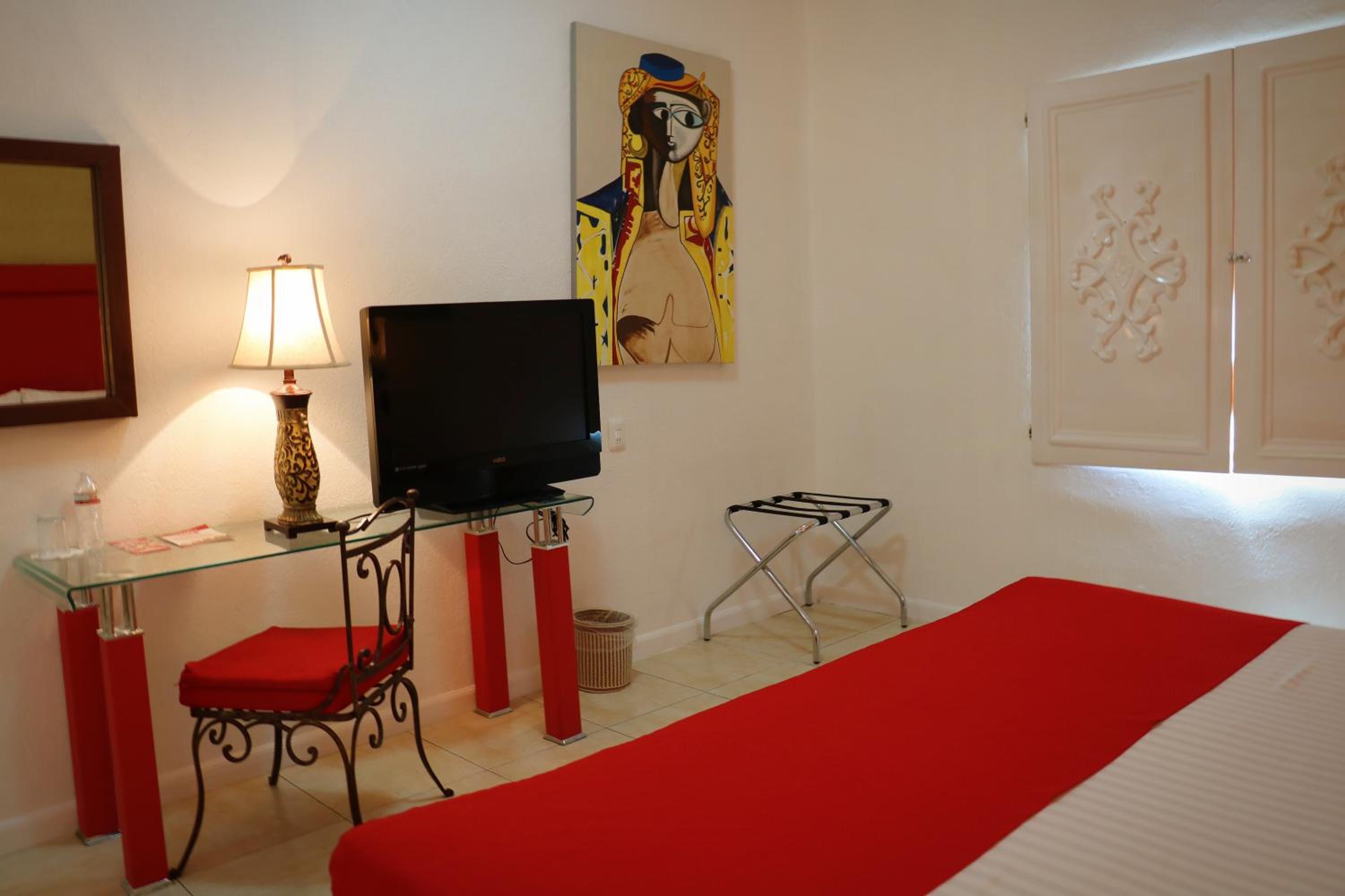 Standard King Room - Photo 3