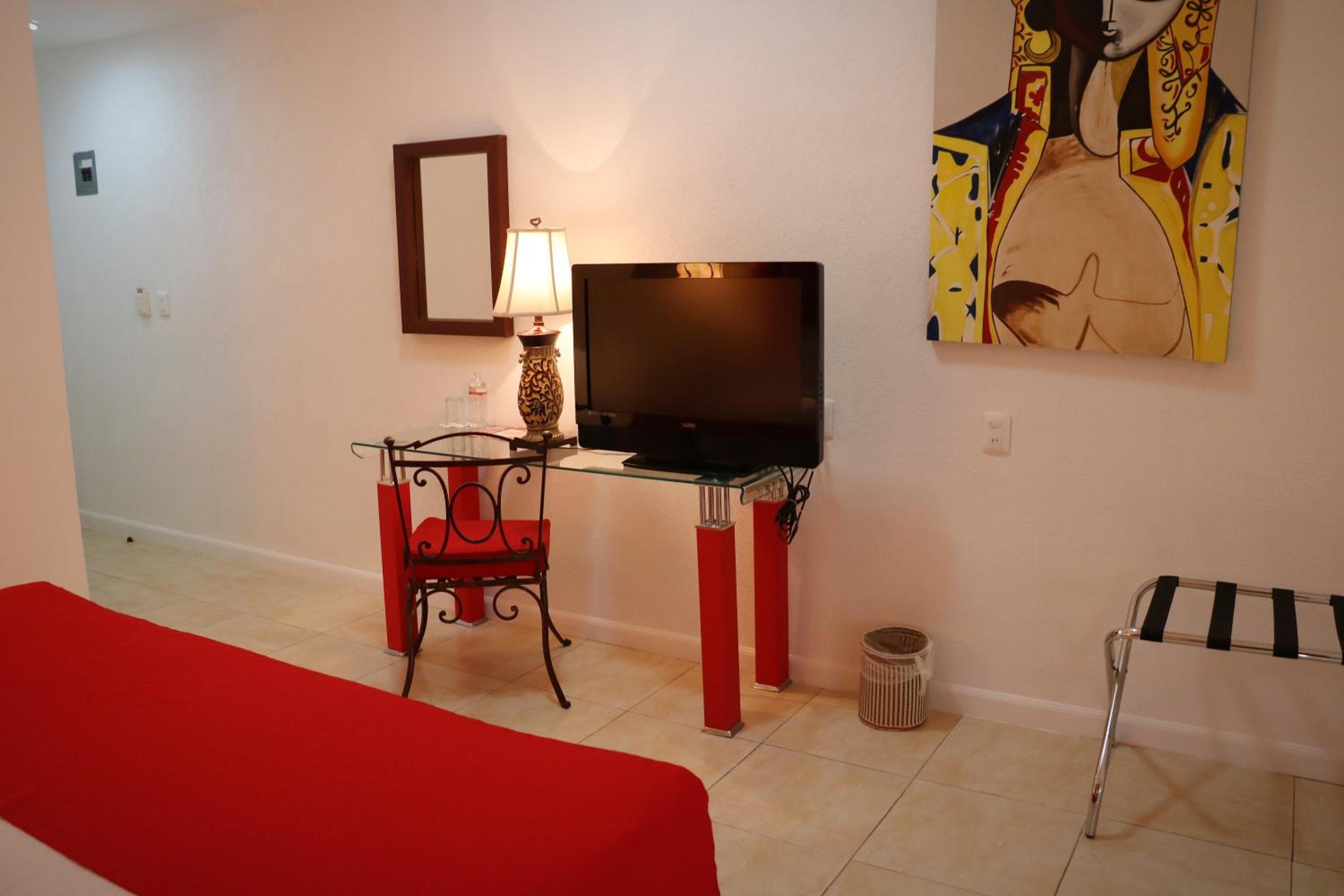 Standard King Room - Photo 2