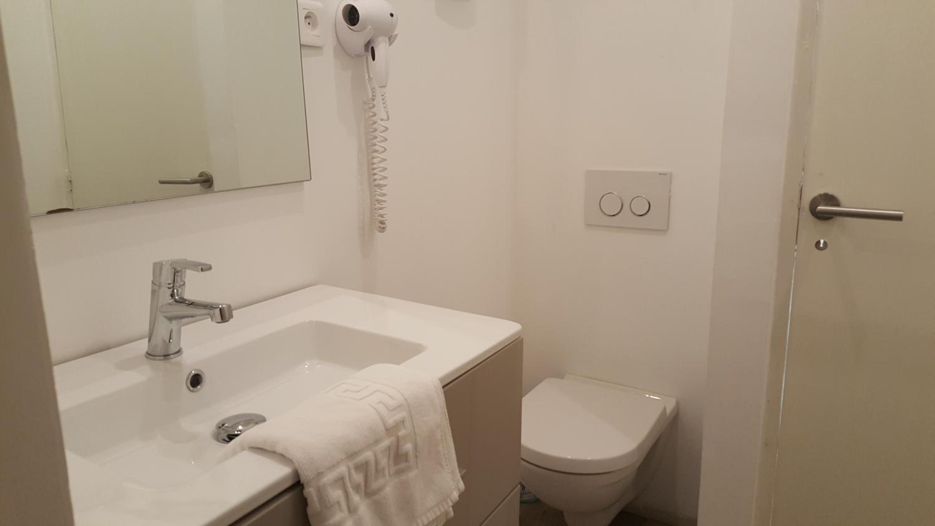 Double Room with Terrace and Jacuzzi - Photo 3