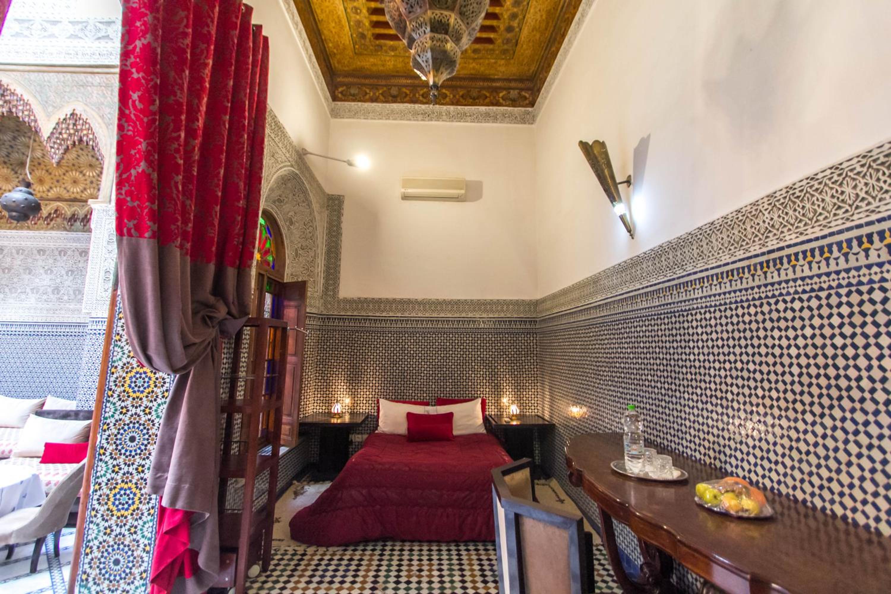 Deluxe Family Suite - Photo 7