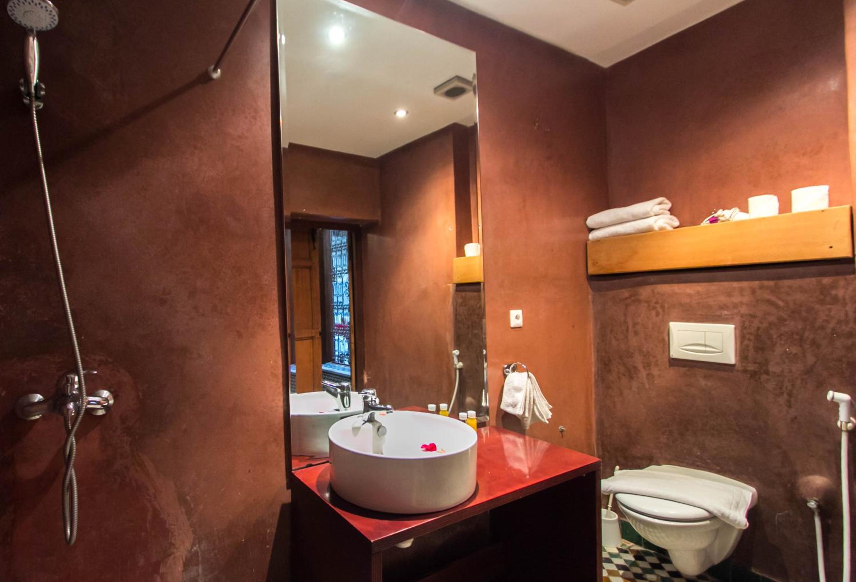 Deluxe Family Suite - Photo 2
