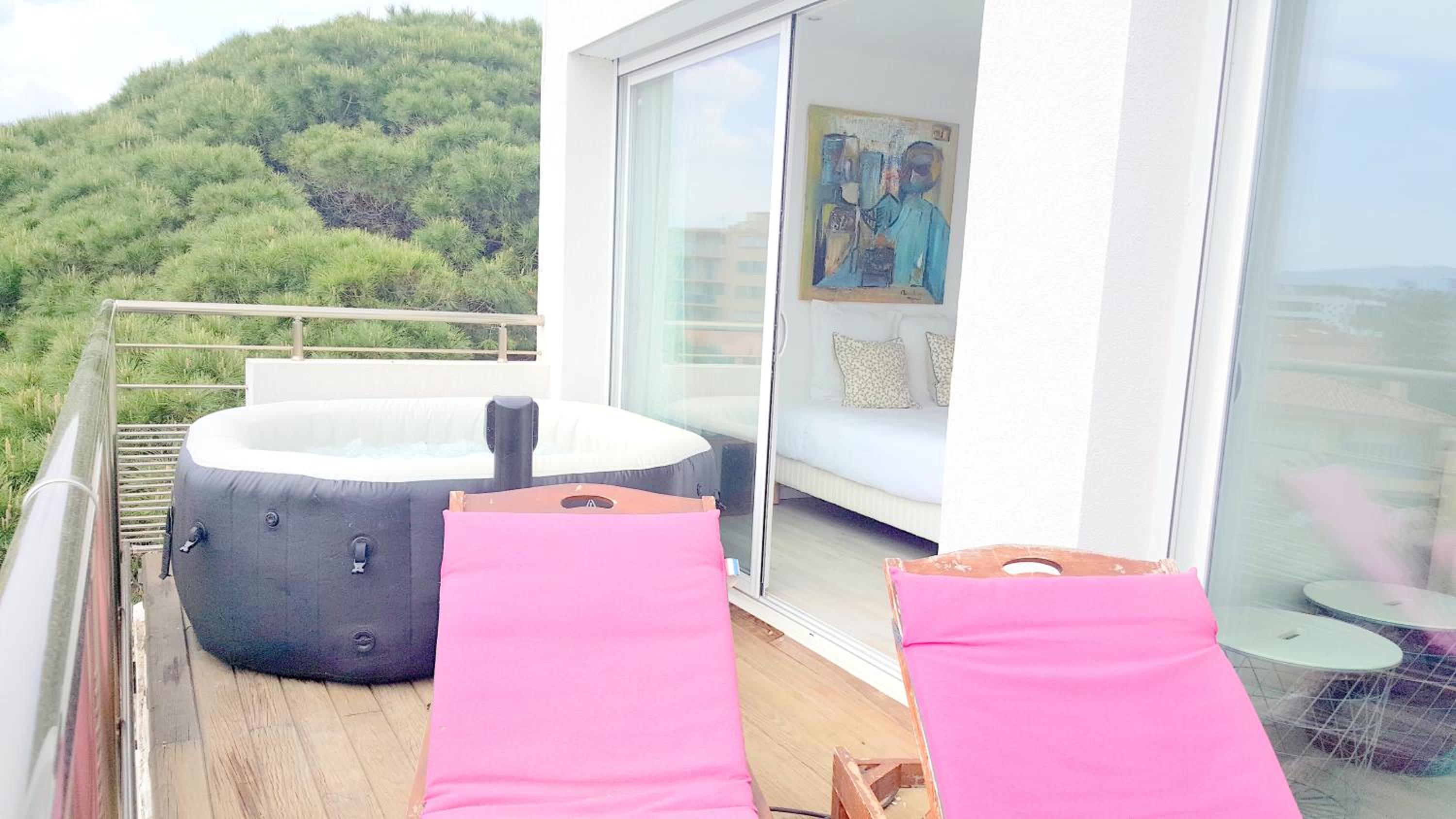 Suite with Terrace and Private Hot Tub - Photo 4