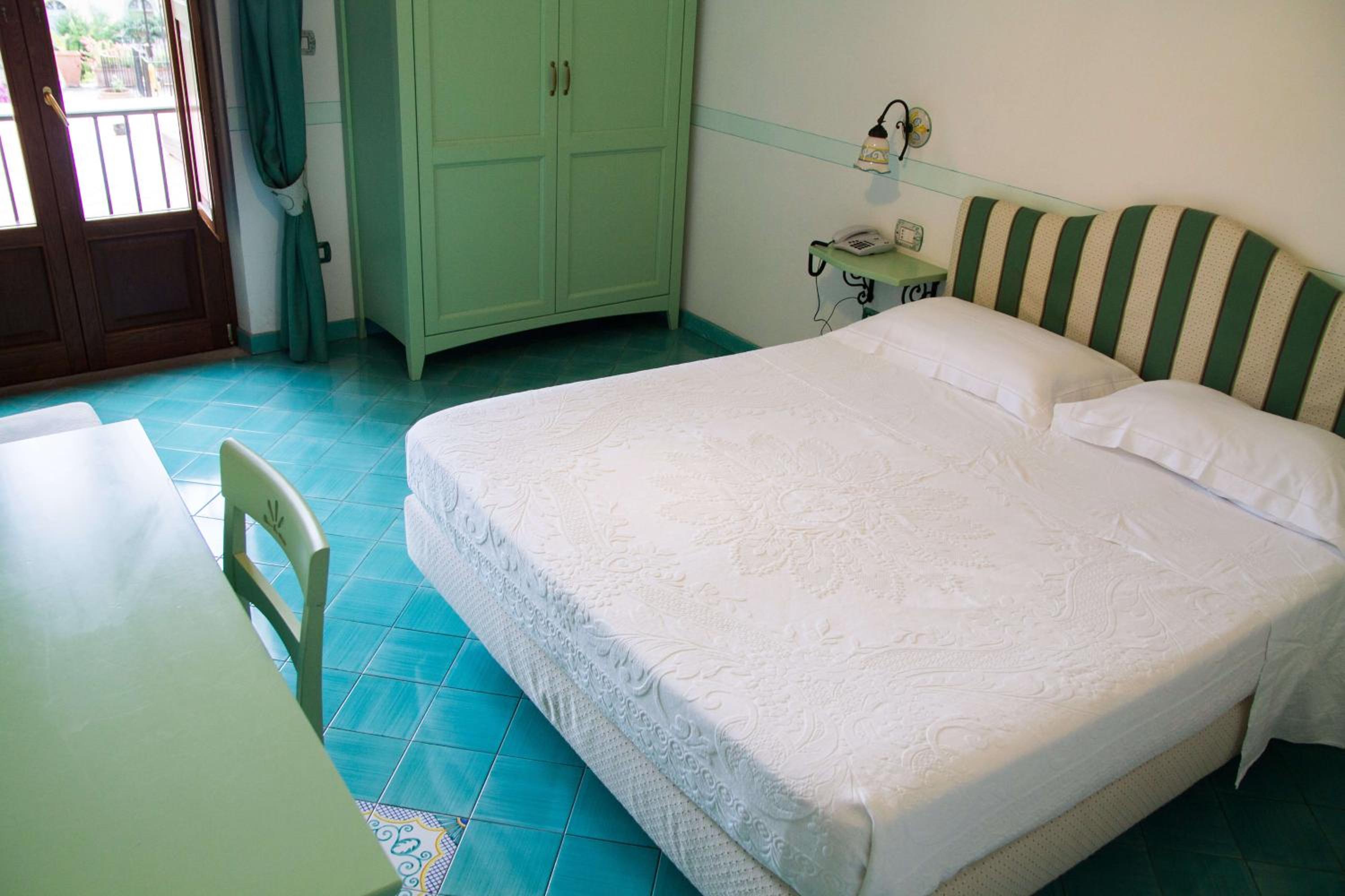 Deluxe Junior Suite photo 2