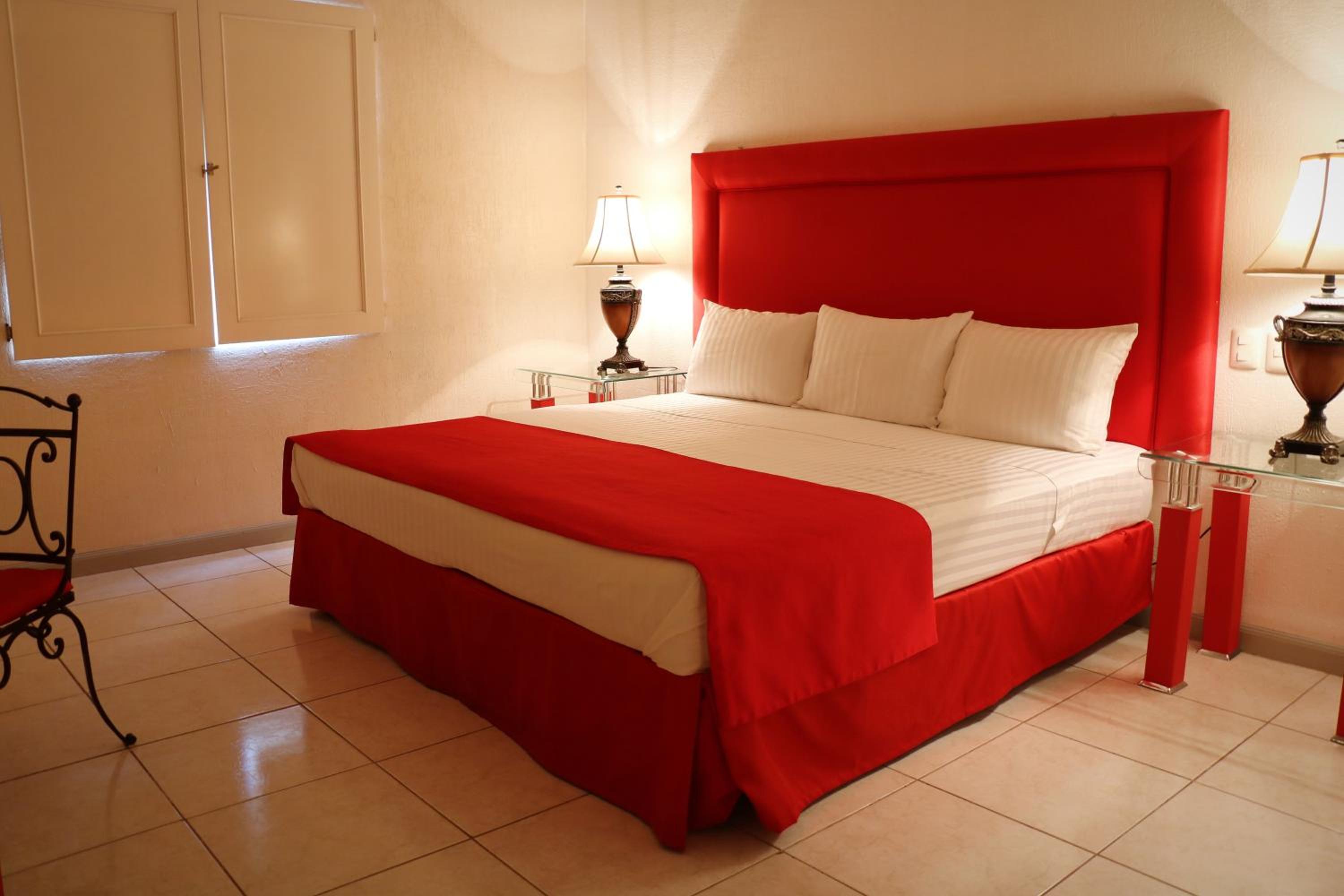 Standard King Room - Photo 3