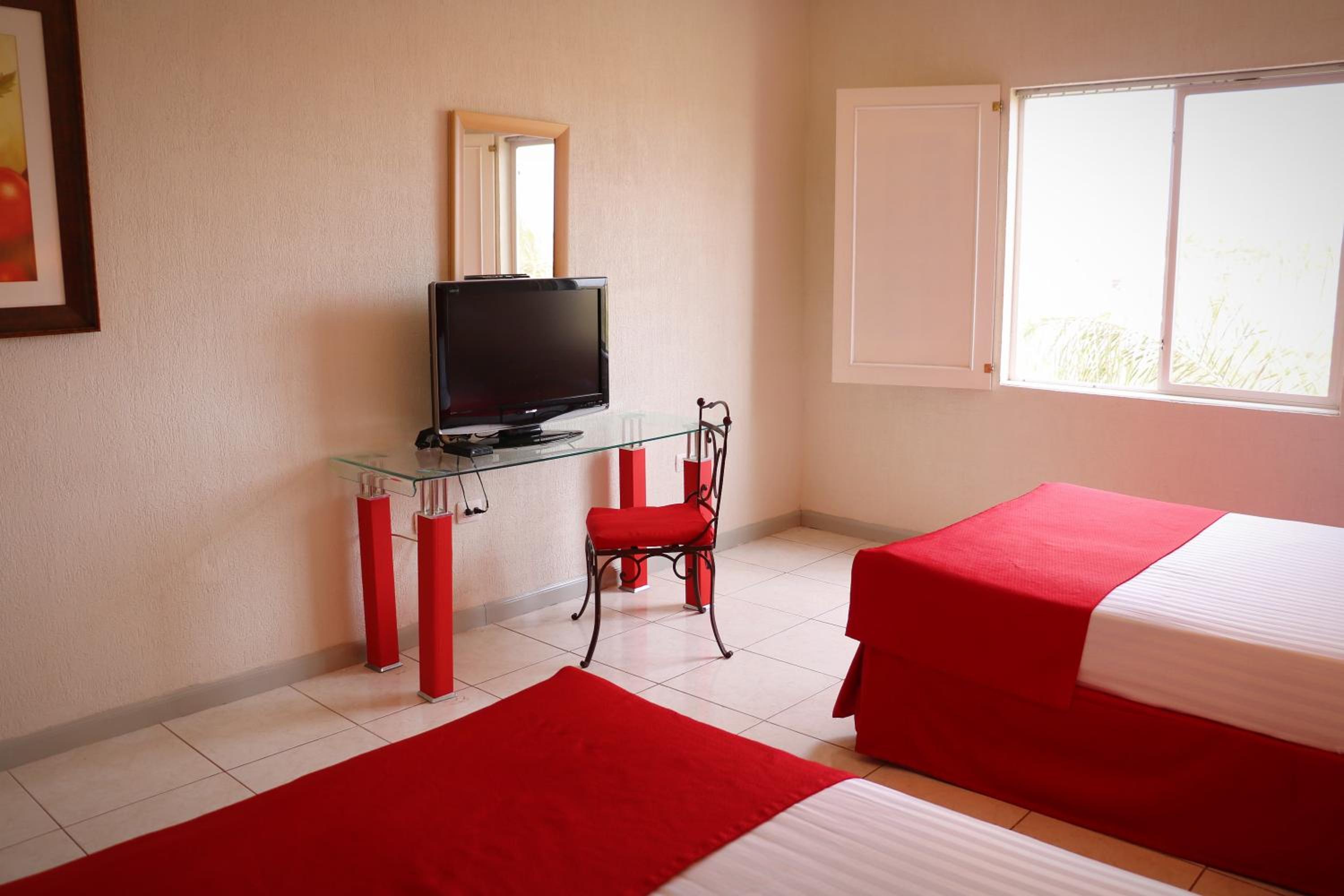 Standard Twin Room - Photo 5