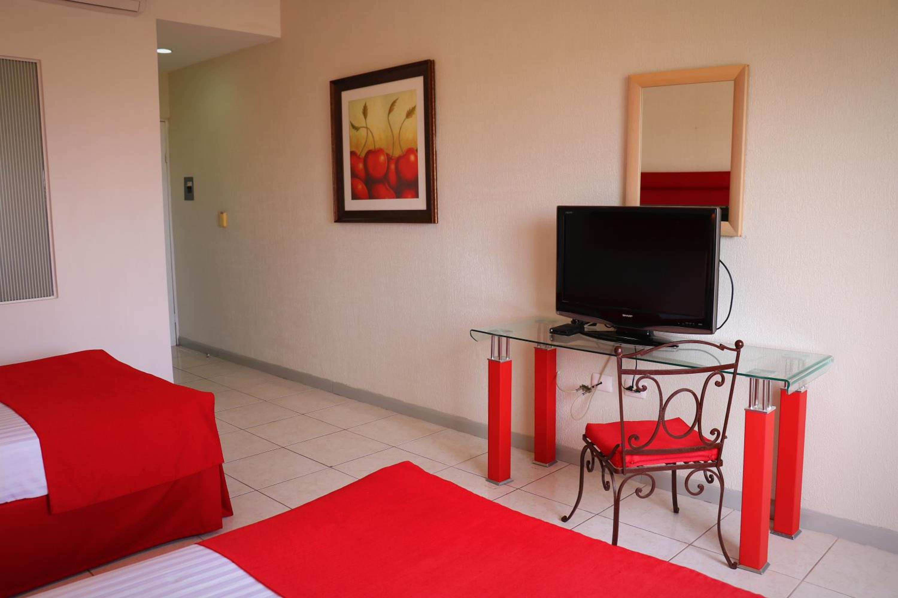 Standard Twin Room - Photo 6