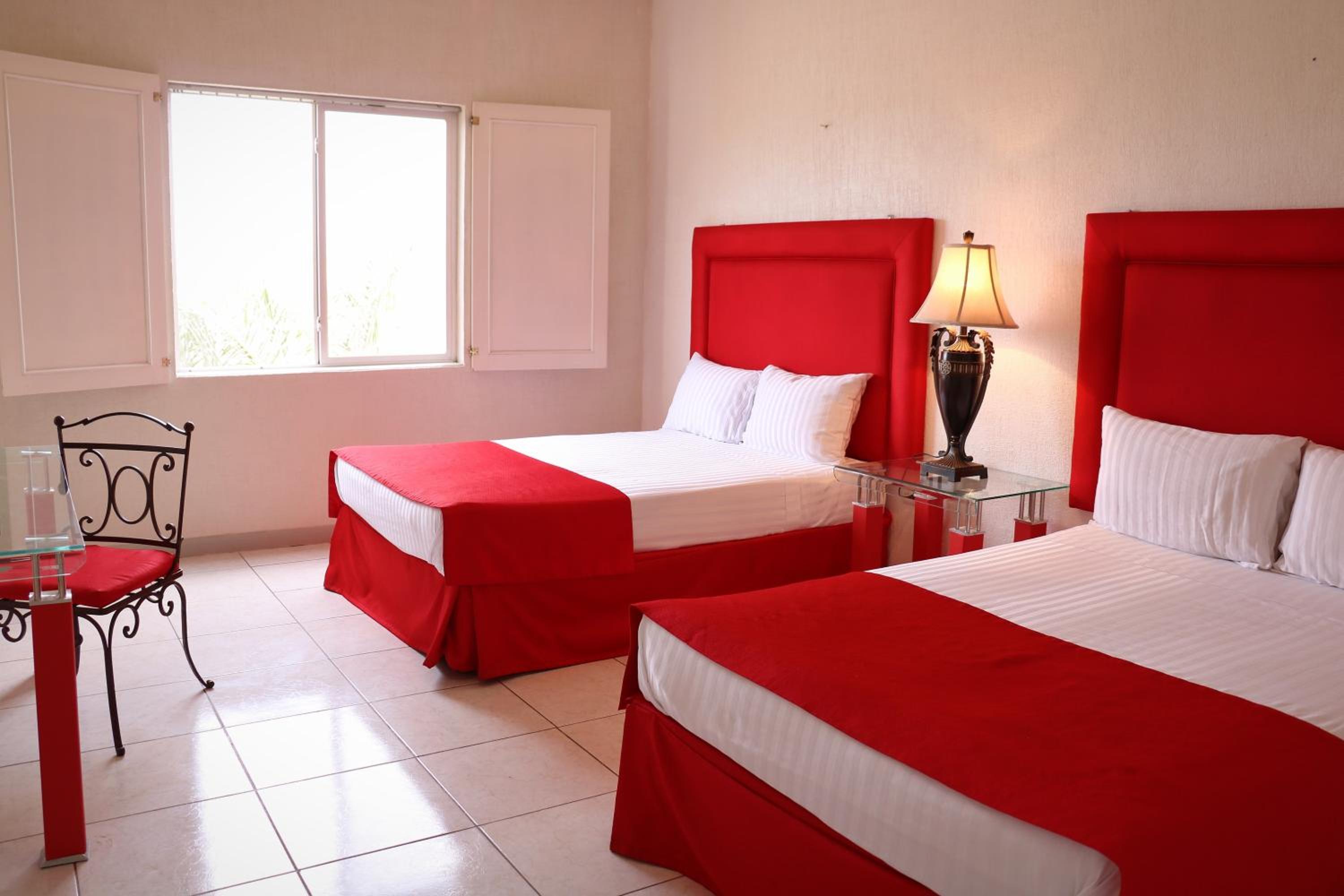 Standard Twin Room - Photo 4