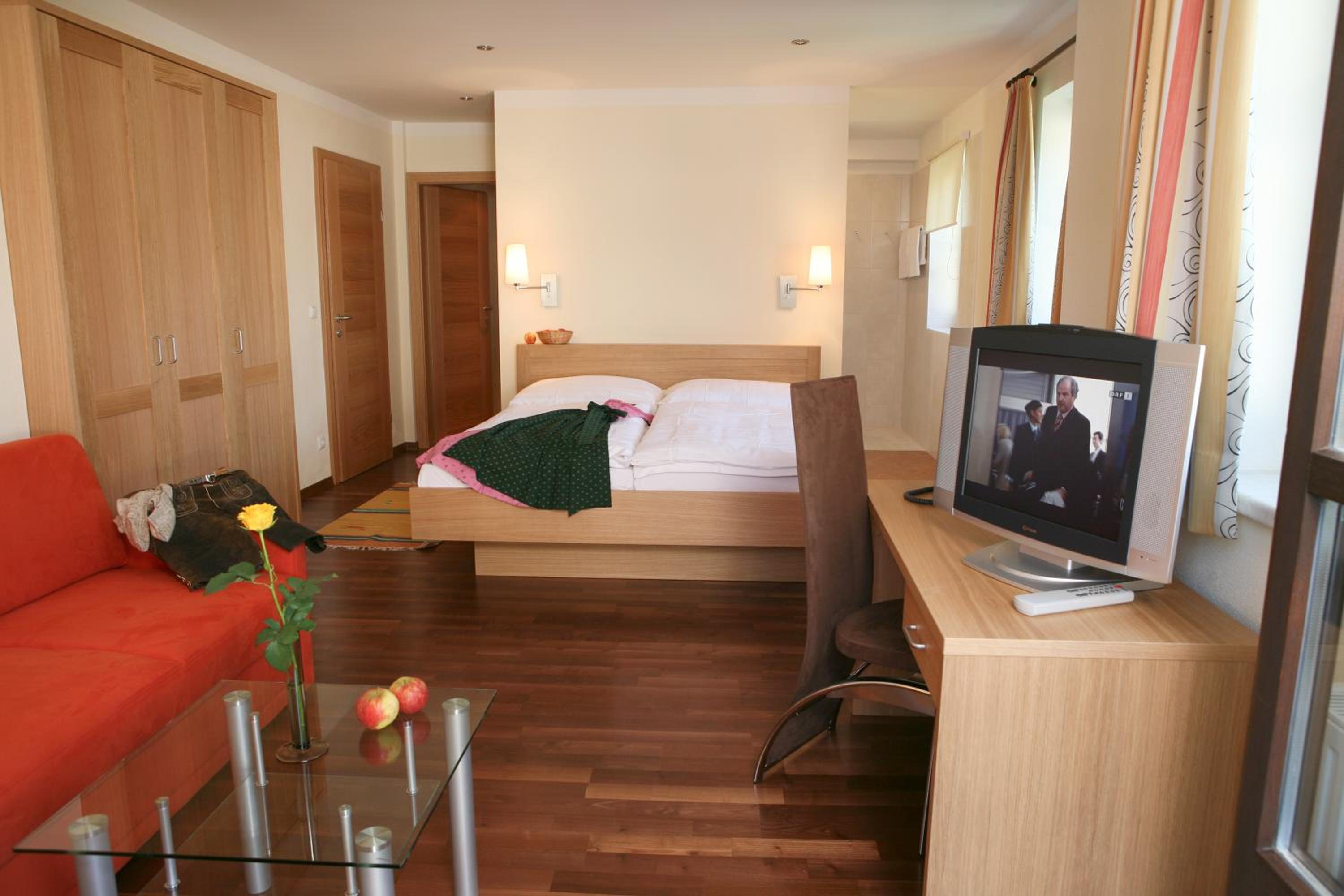 Double Room with Balcony - Photo 1