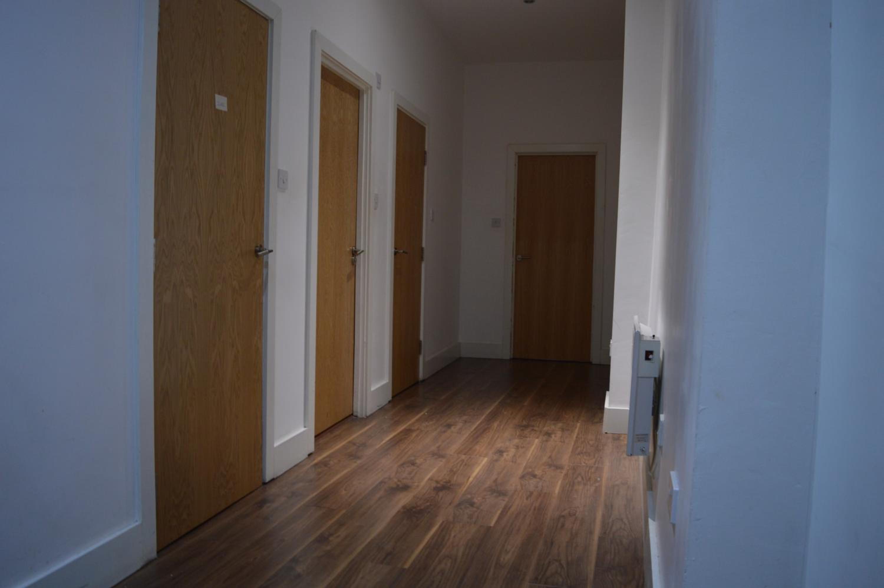 Apartment with Balcony - Photo 12