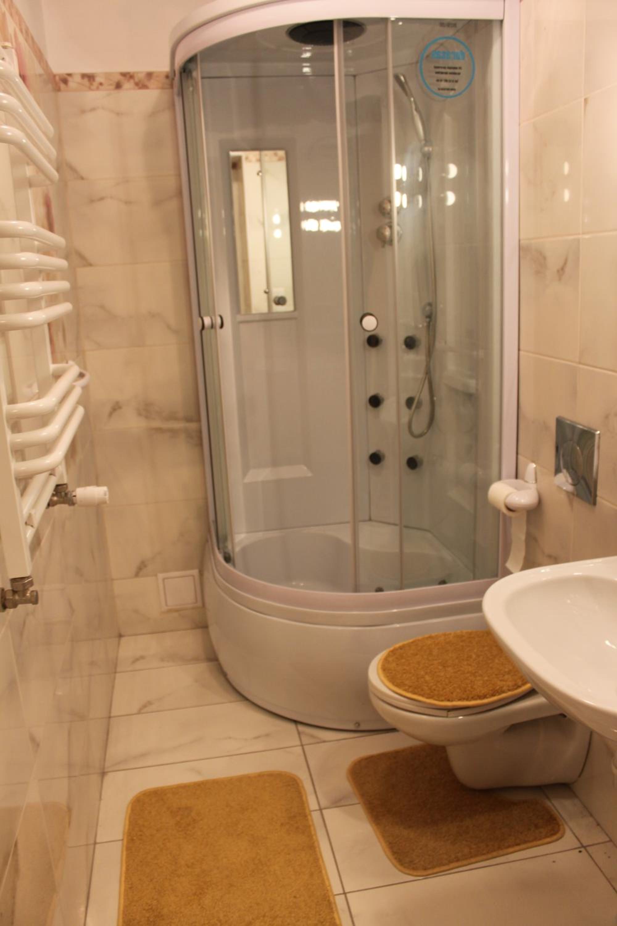 Quadruple Room with Private Bathroom - Photo 5