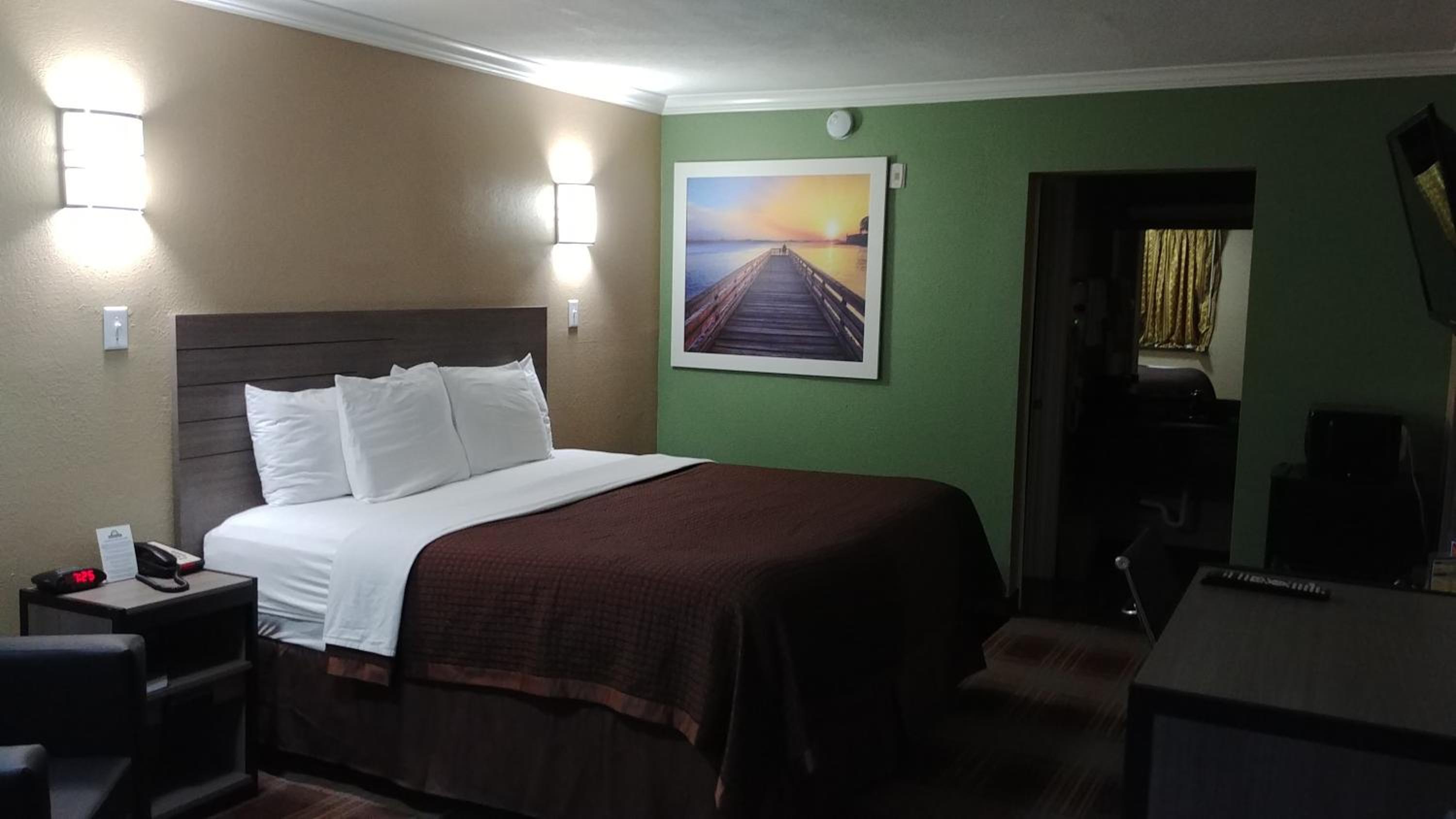 King Room - Non-Smoking - Photo 1