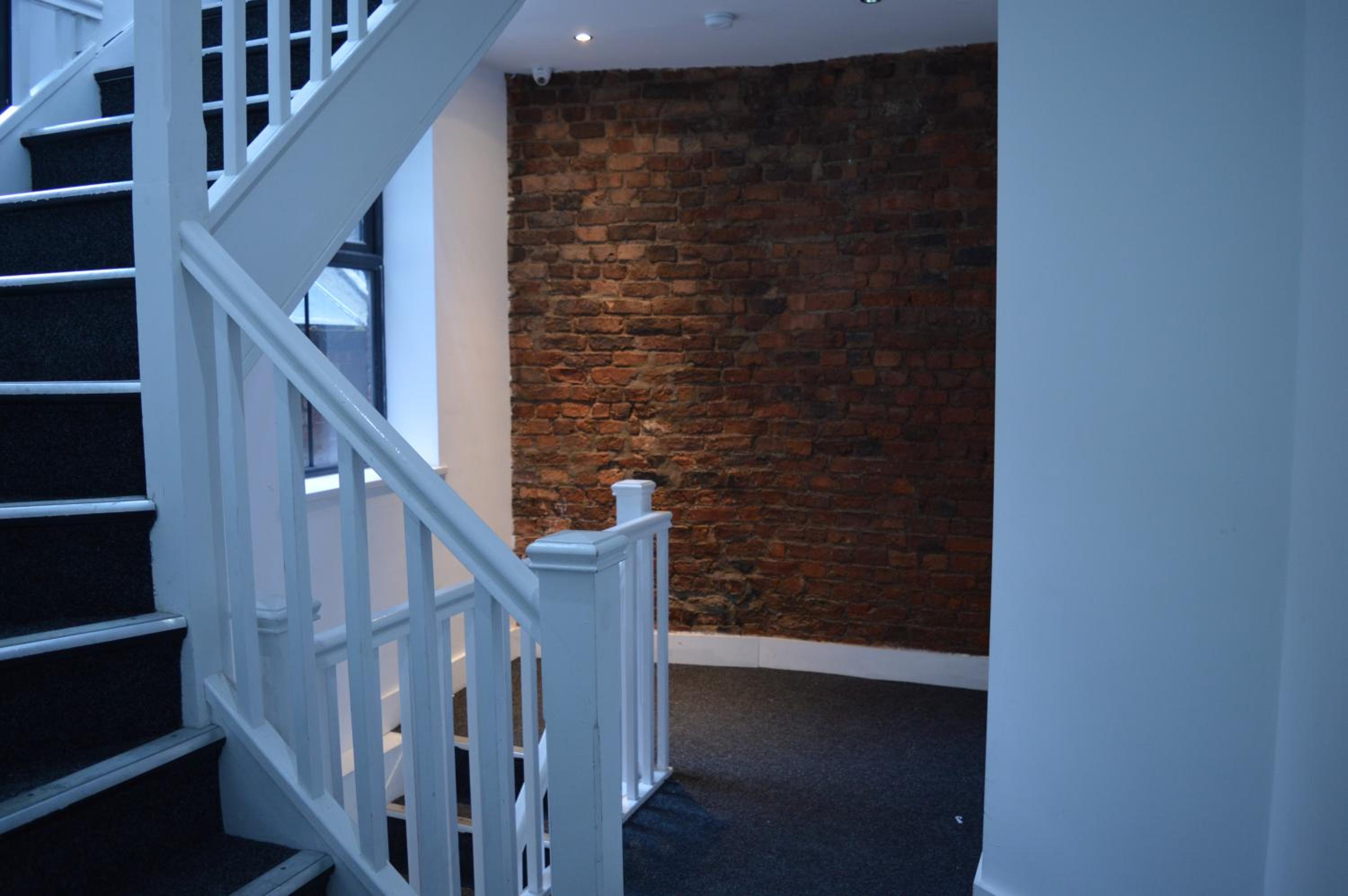 Apartment with Balcony - Photo 23