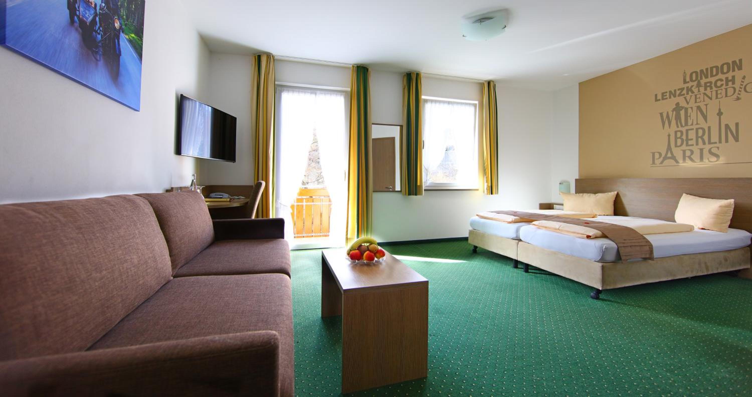 Comfort Double Room with Balcony and Elevator - Photo 10