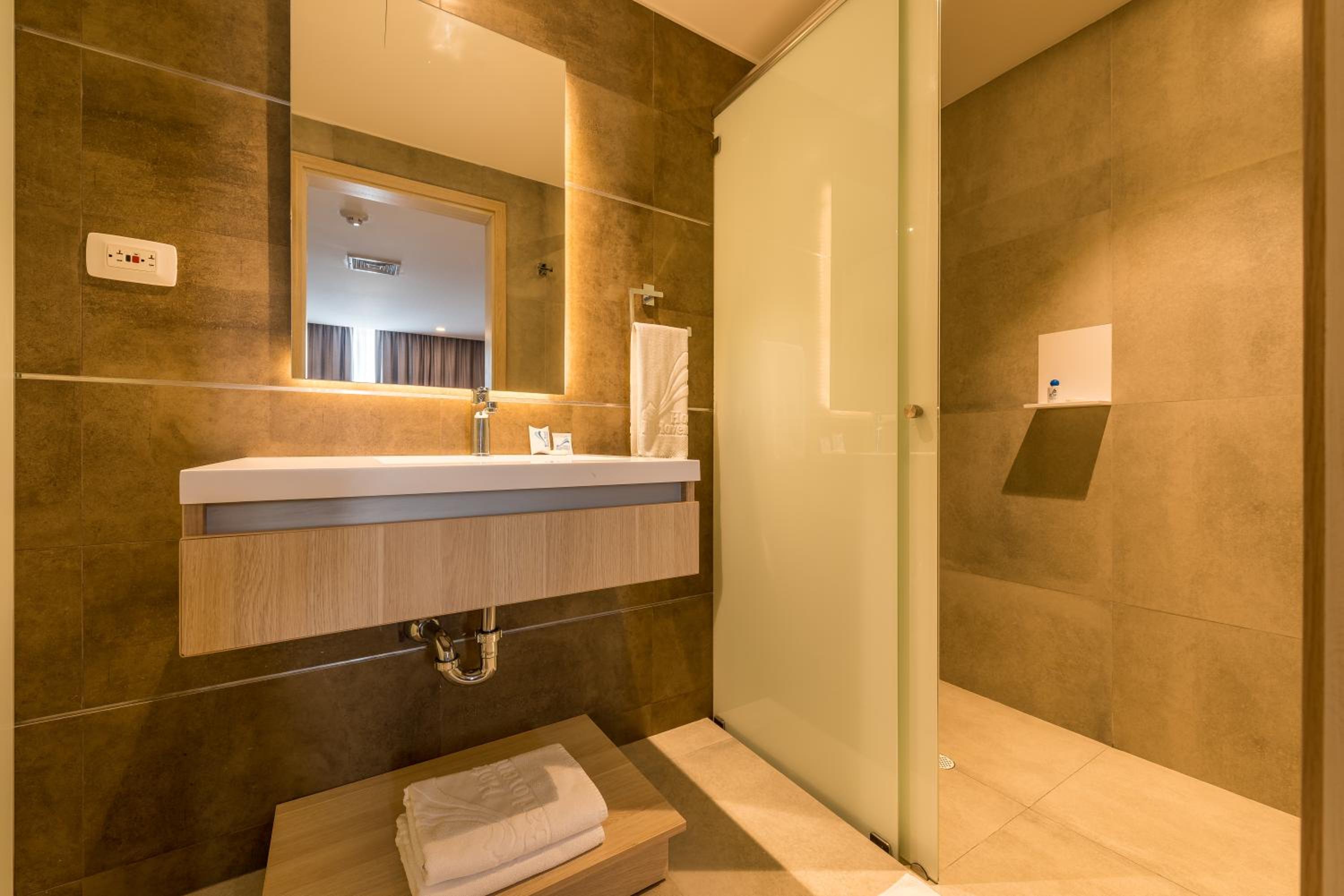 Standard Double Room - Photo 3
