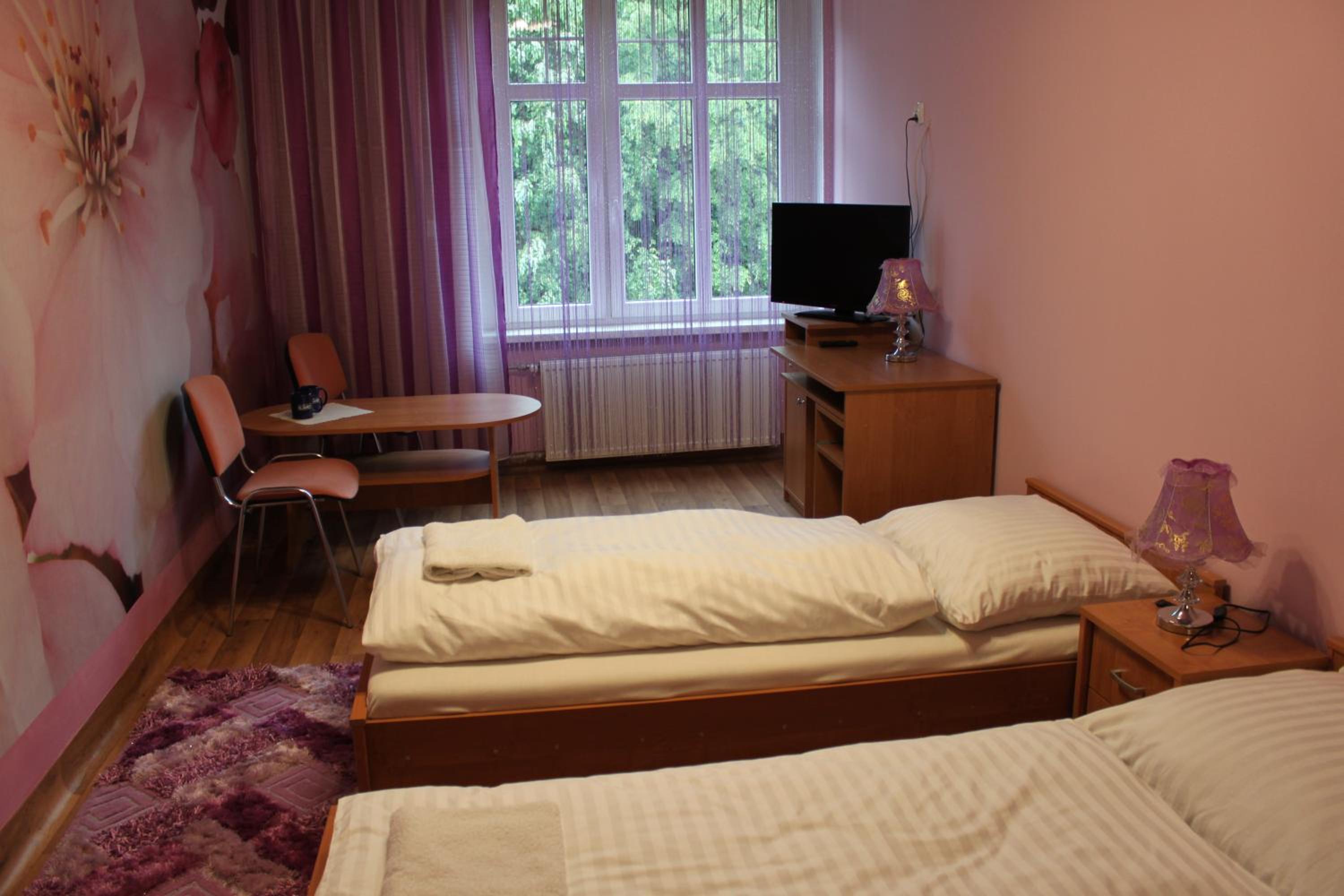 Twin Room with Bathroom - Photo 5