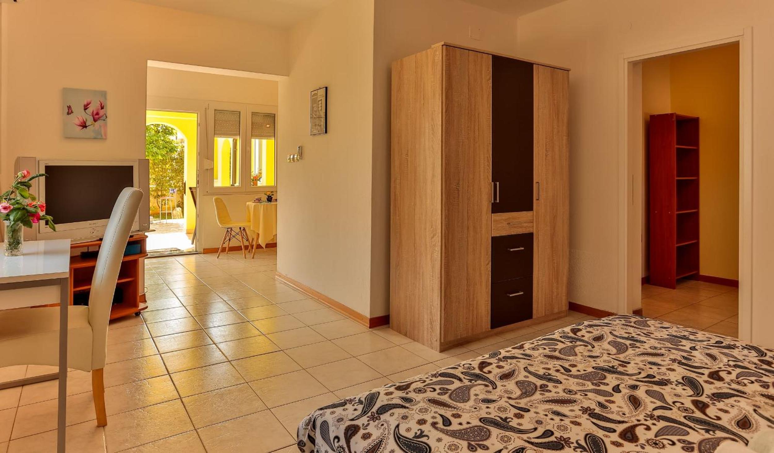 Apartment - Ground Floor - Photo 9