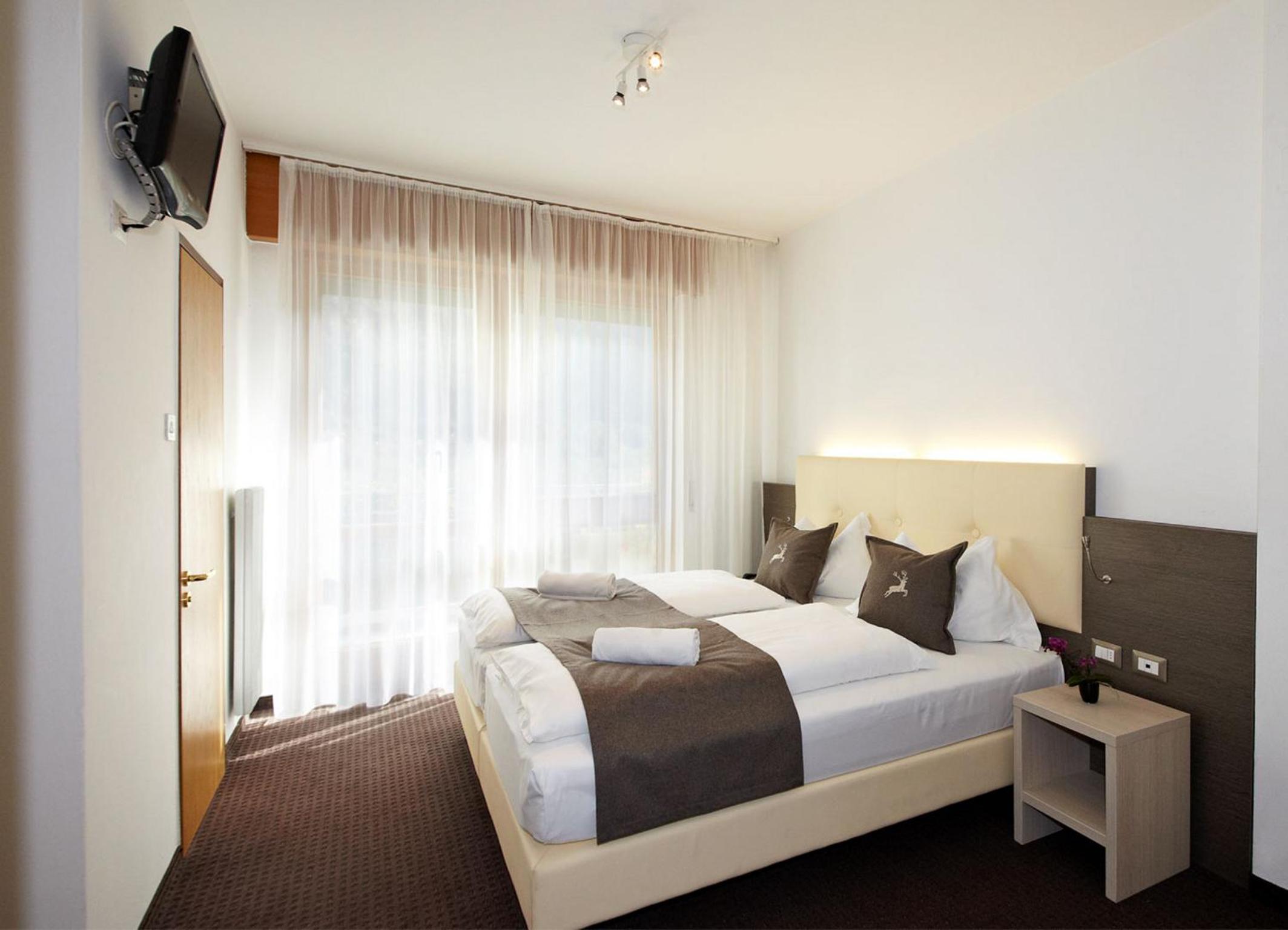 Triple Room with Balcony - Street Side - Photo 1