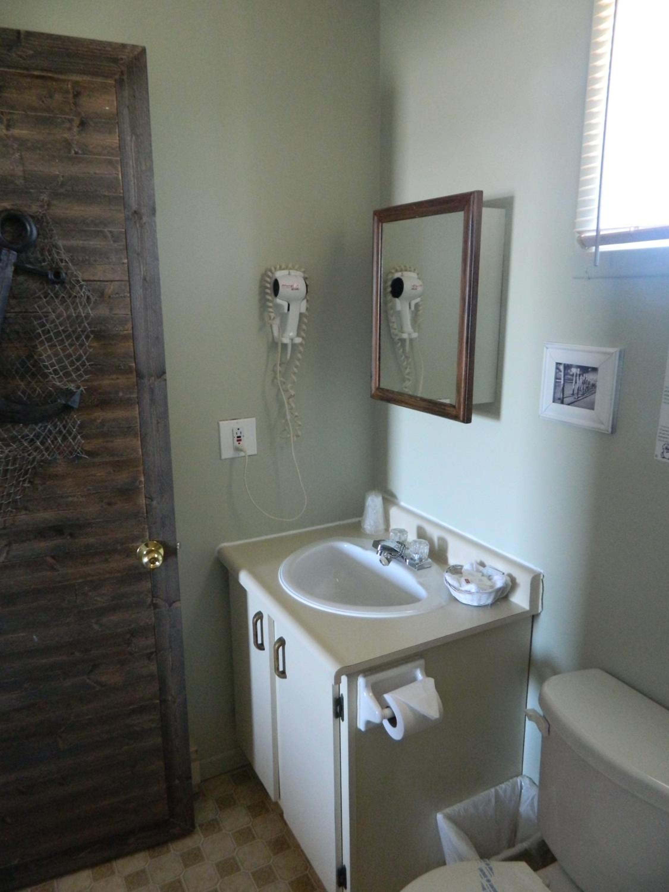 Quadruple Room with Private Bathroom photo 3