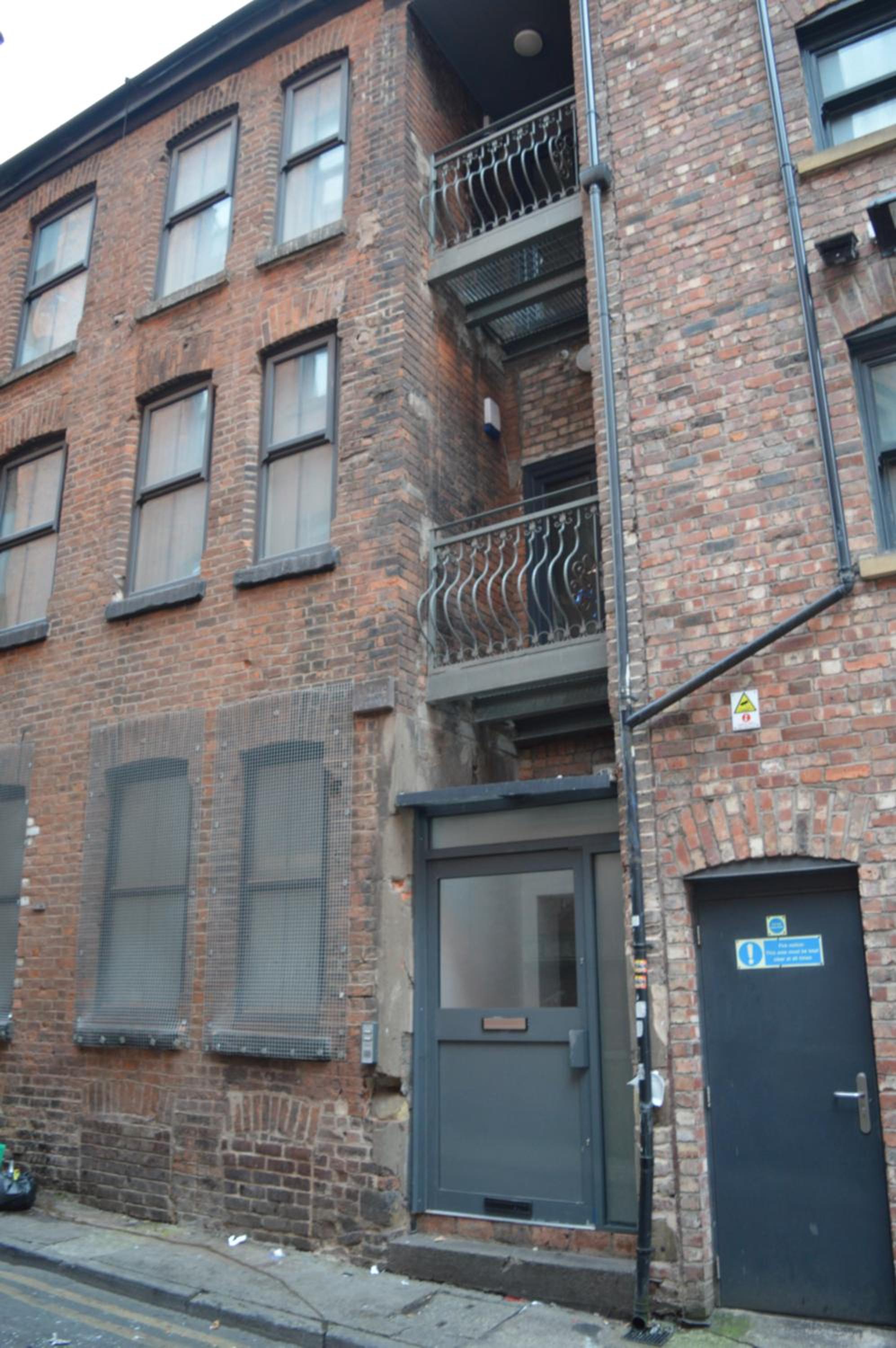 Apartment with Balcony - Photo 29
