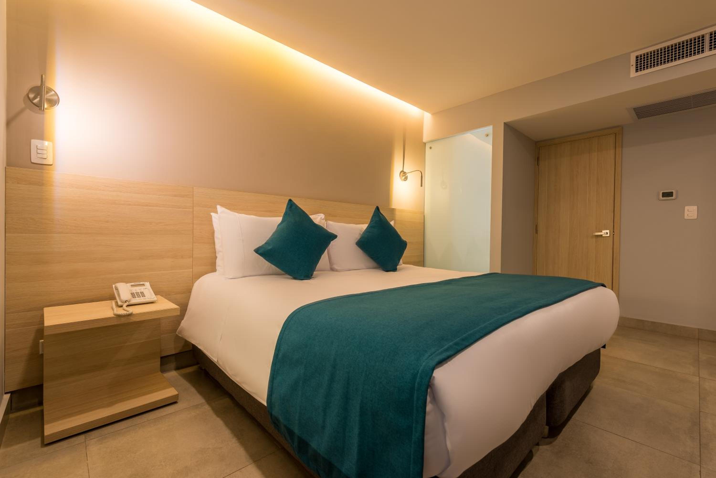 Standard Double Room - Photo 7