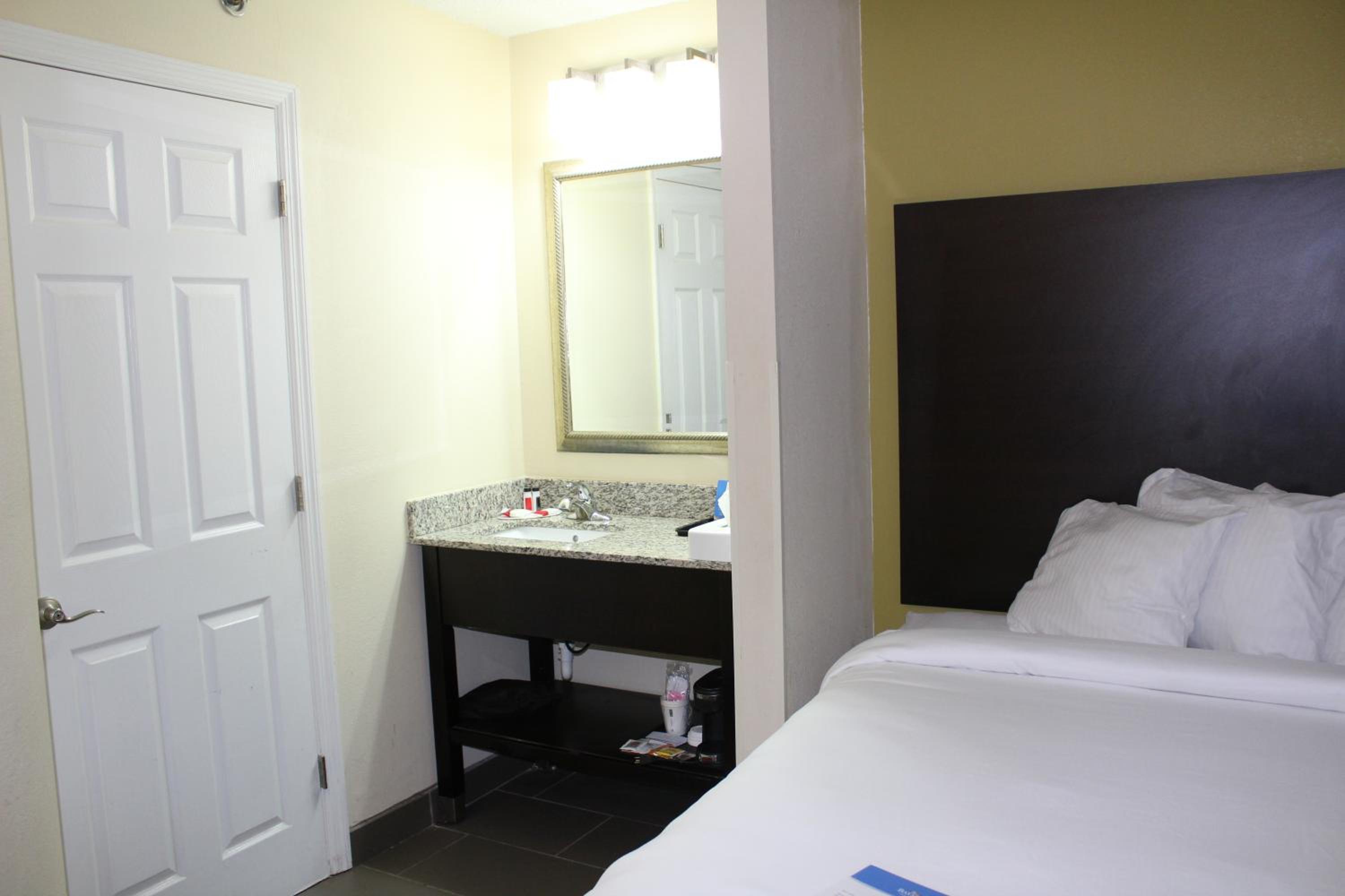 Queen Room - Mobility Access/Non-Smoking - Photo 1