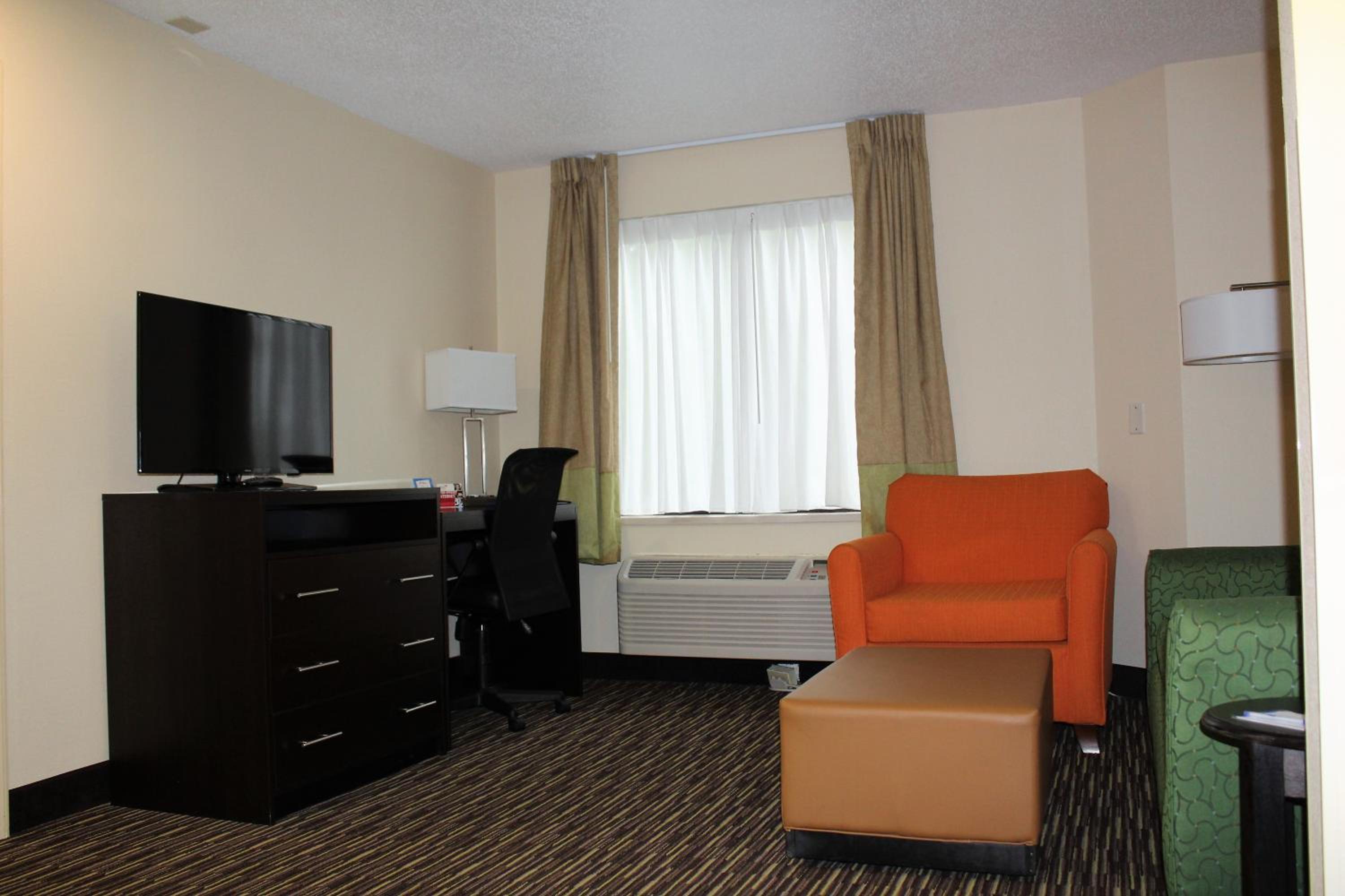 King Studio Suite - Non-Smoking - Photo 5